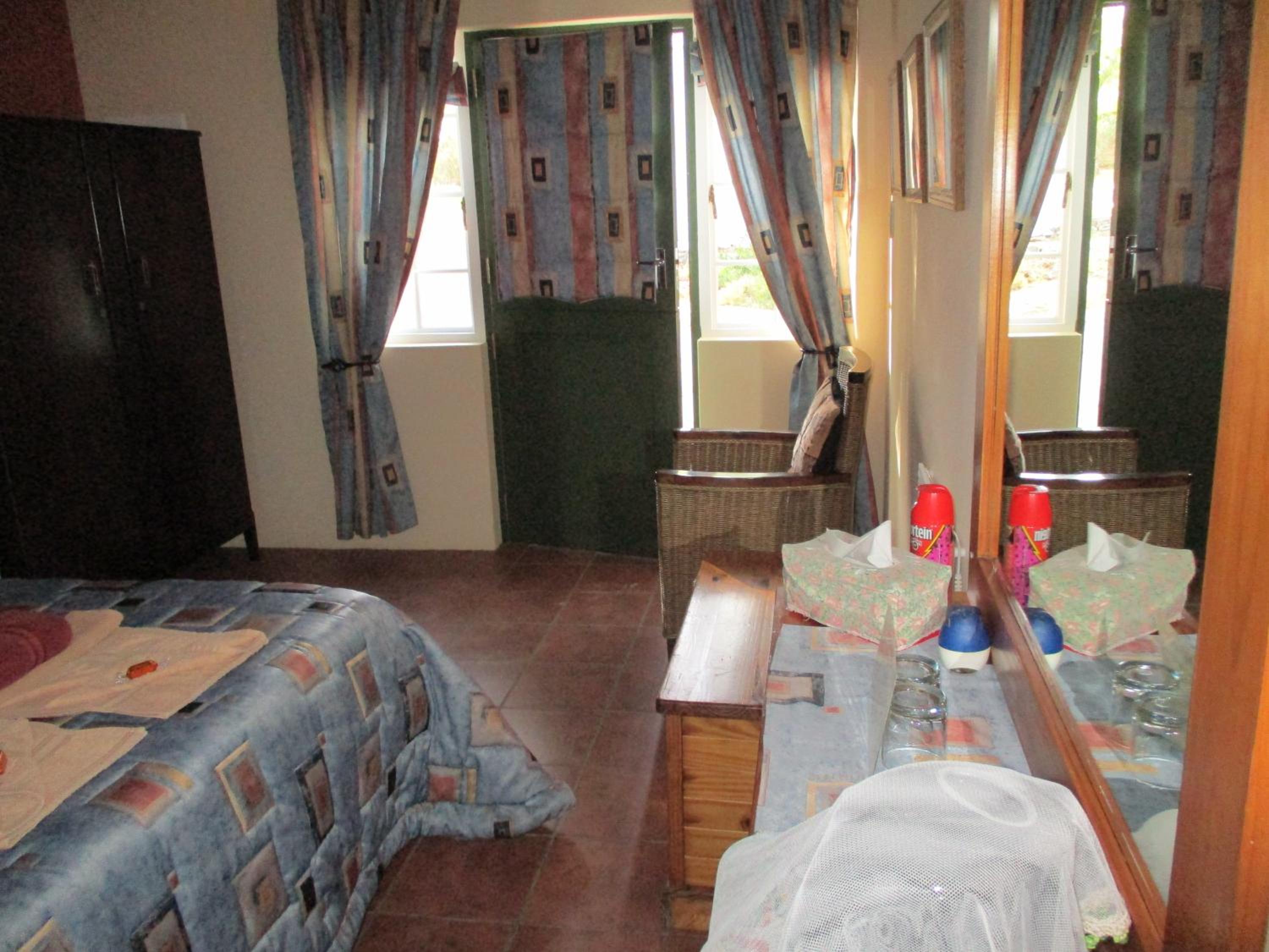 Budget Double Room - Photo 2