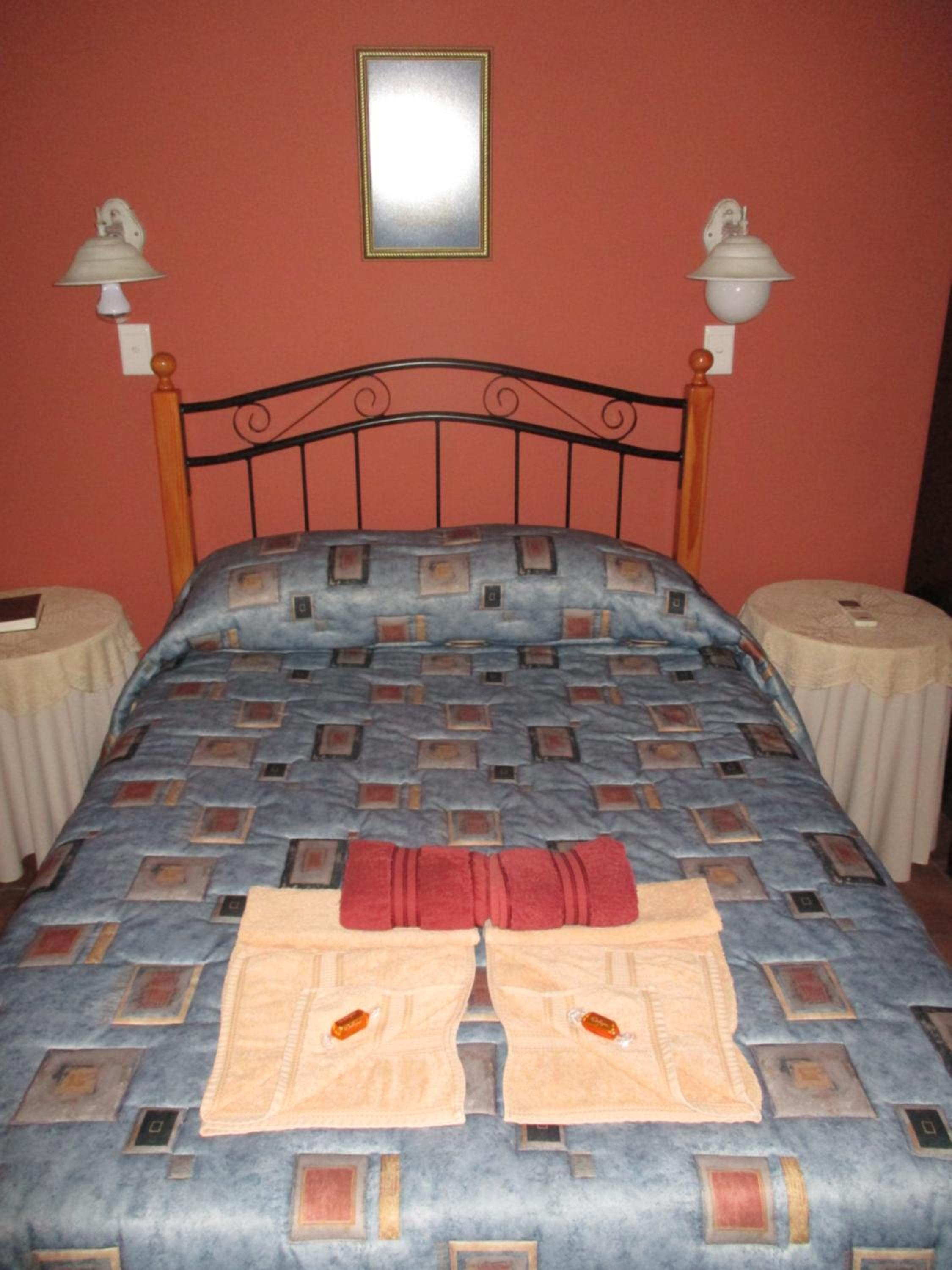 Budget Double Room - Photo 3