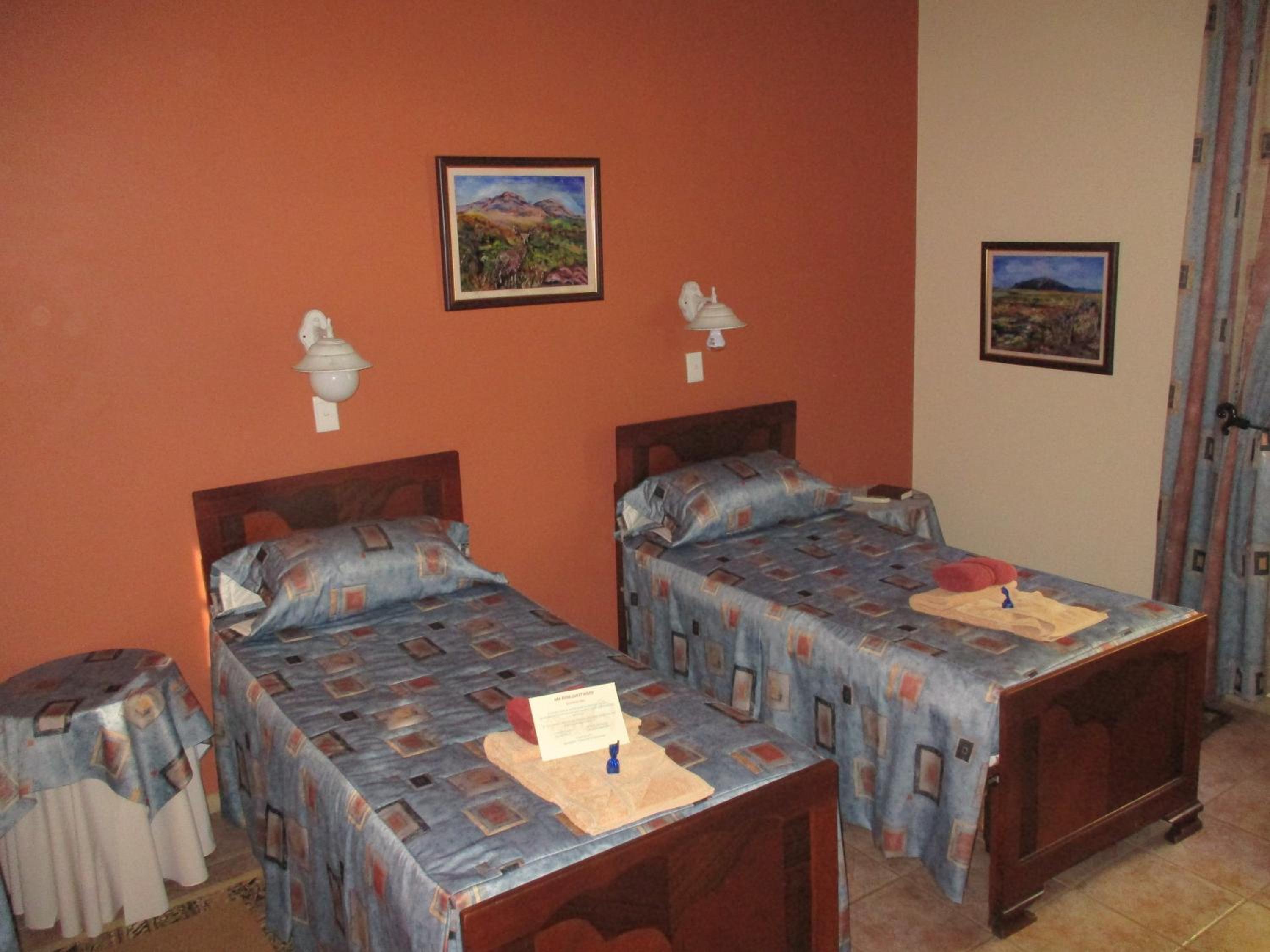 Large Twin Room - Photo 1