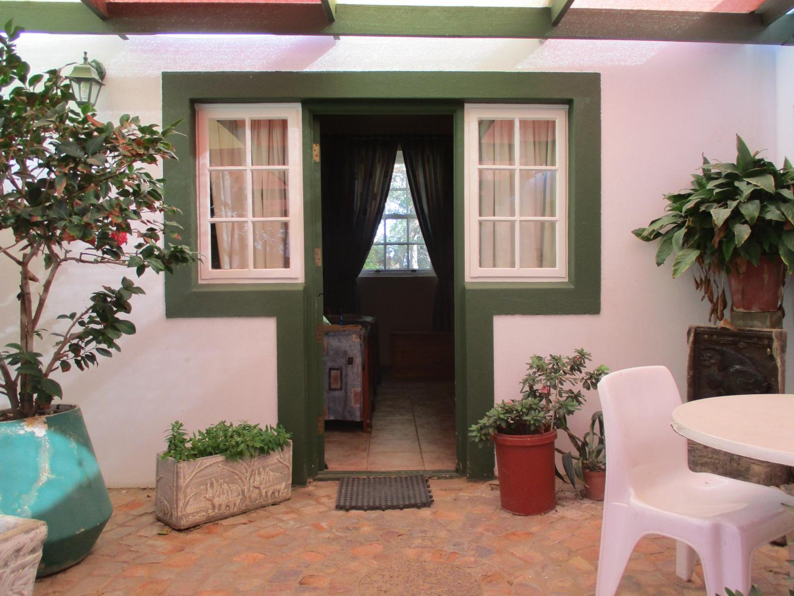 Large Twin Room - Photo 2