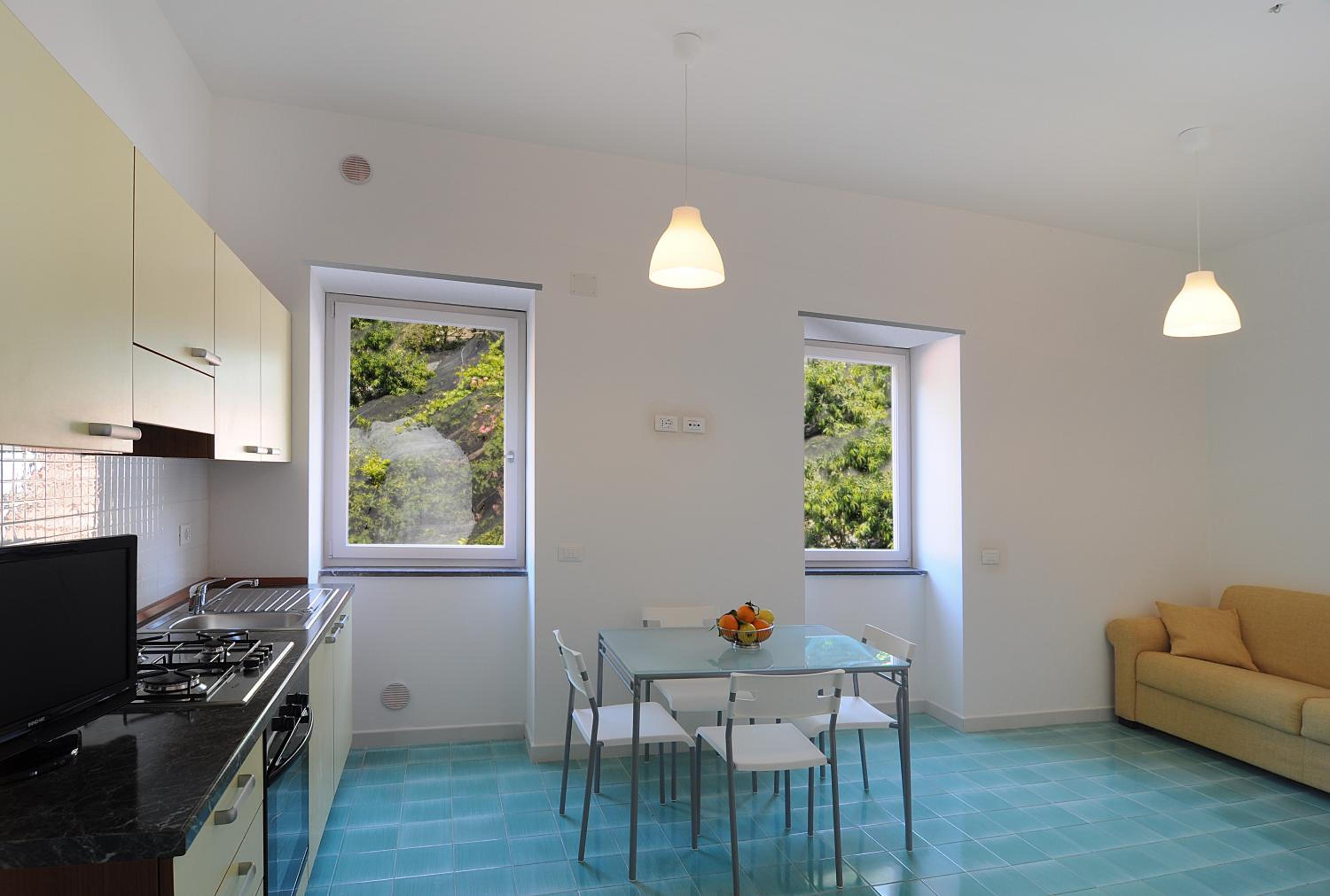 One-Bedroom Apartment with Hill View - Photo 6