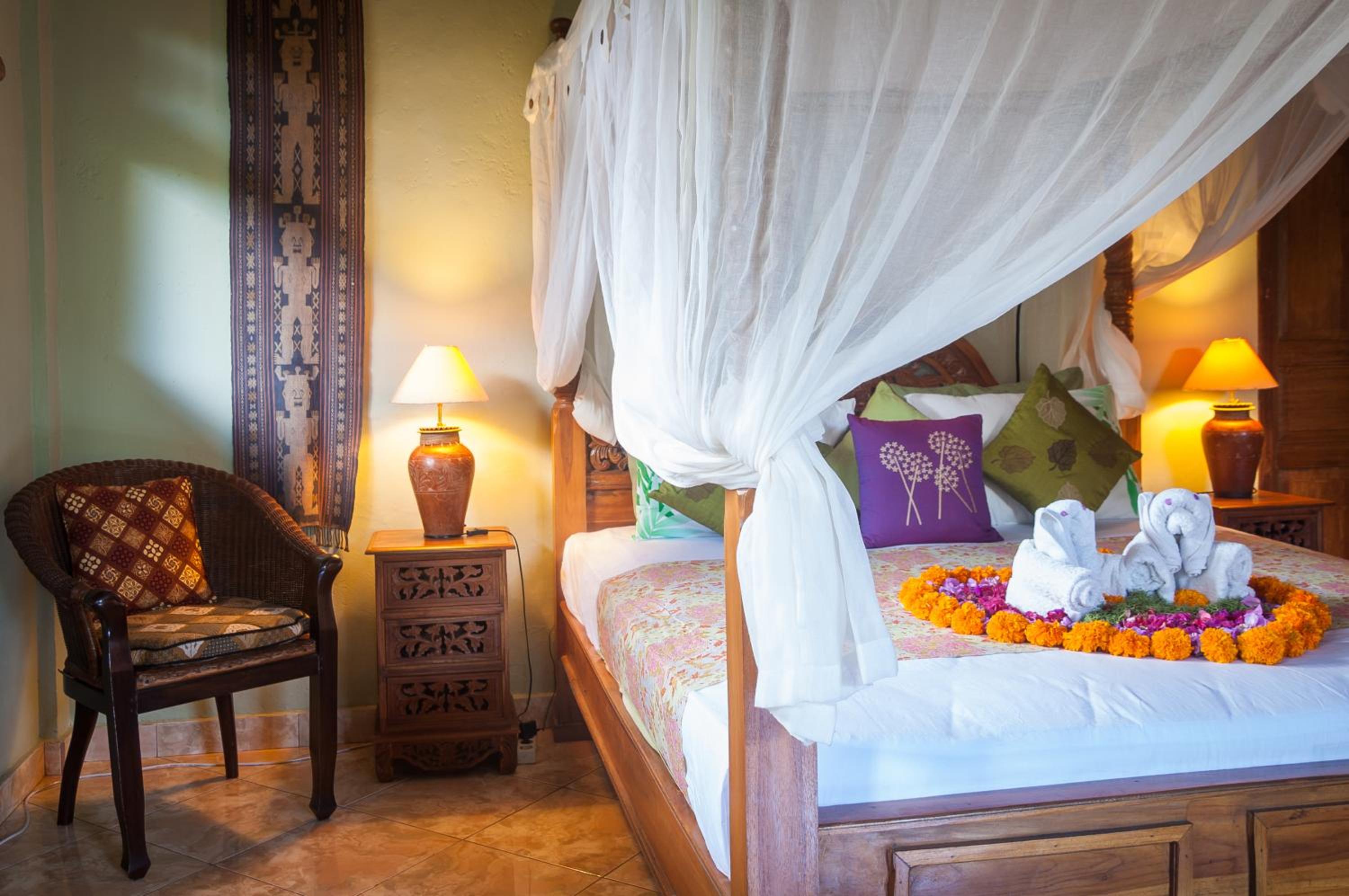 Deluxe King Room with Garden View - Photo 9