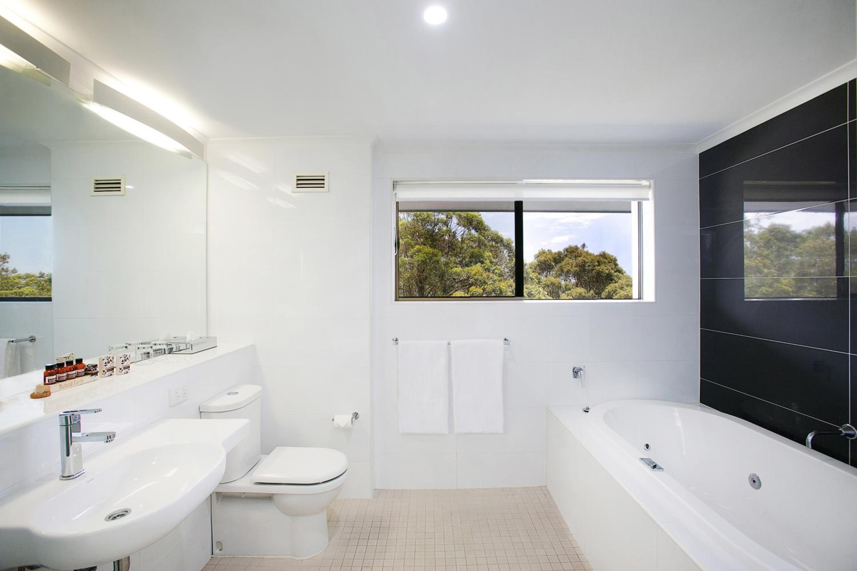 Hunter Suite - Photo 3
