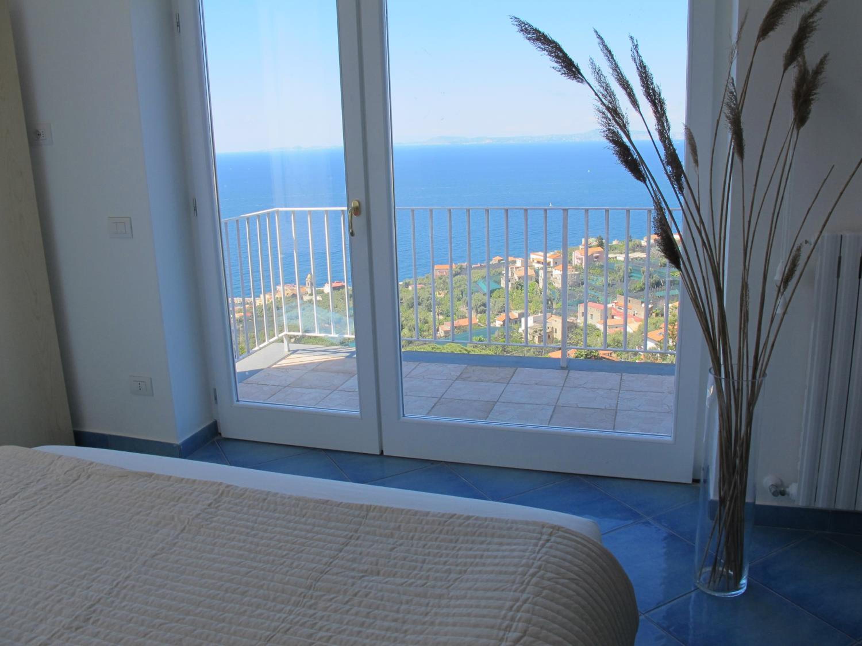 Family Room with Balcony photo 2
