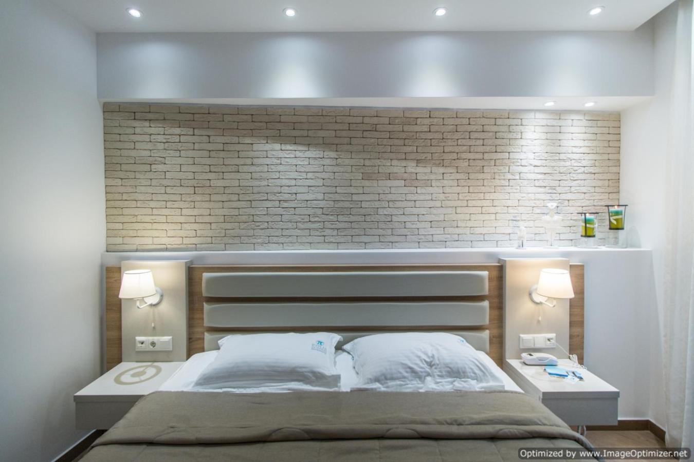 Deluxe Double Room - Photo 14