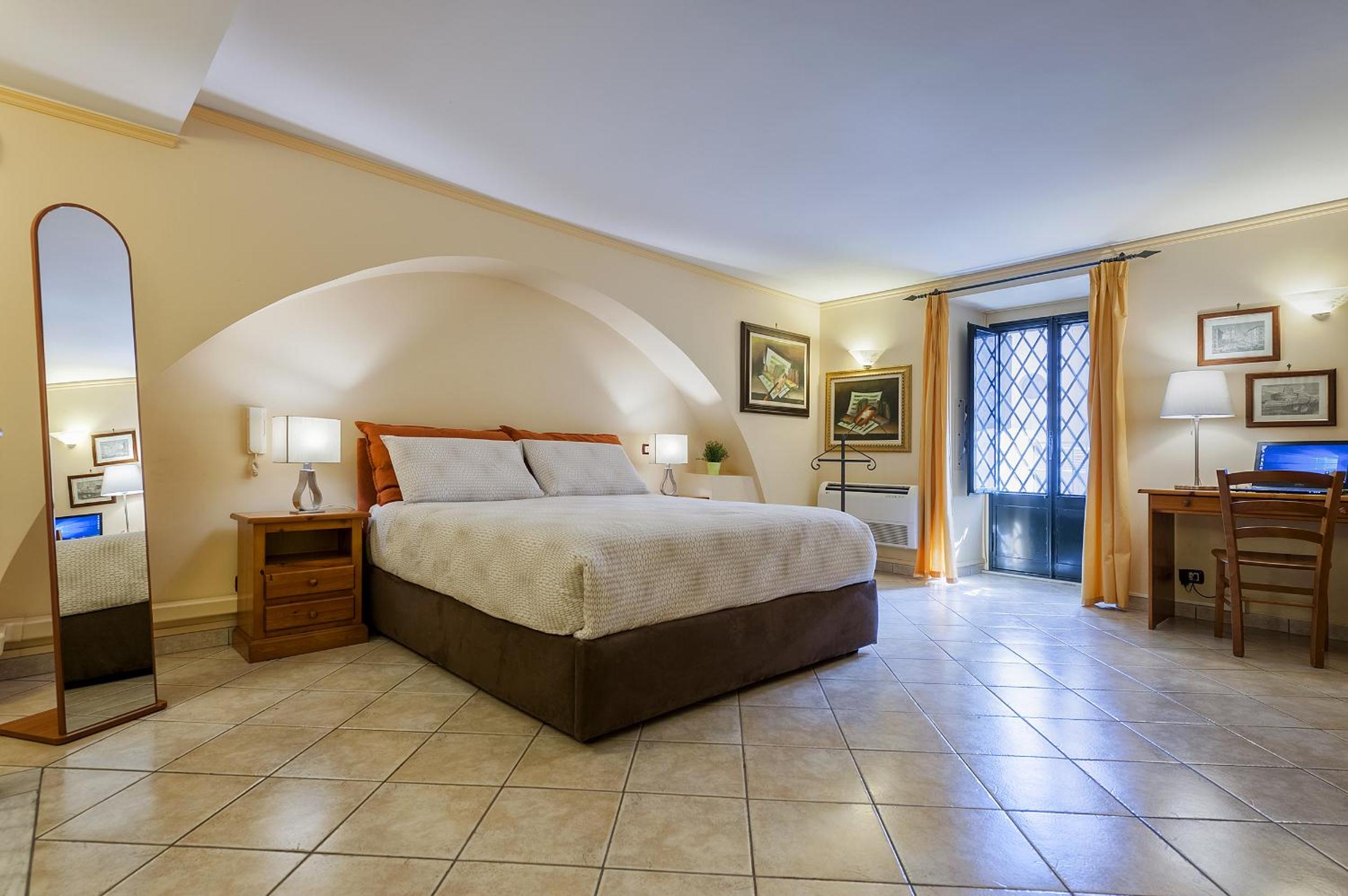 Appartamento con una camera con balcone