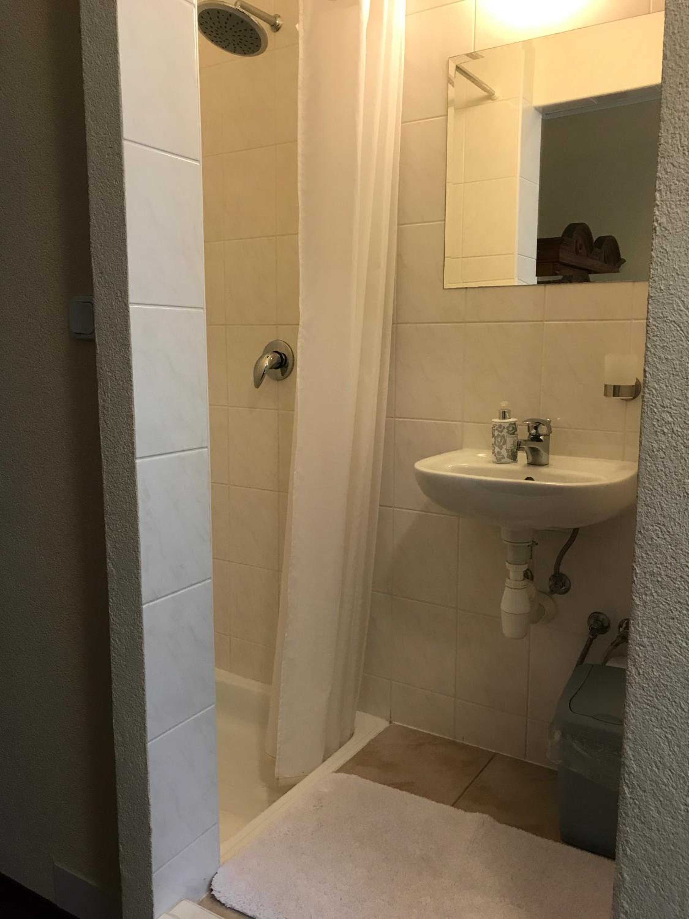 Twin Room with Shower photo 3