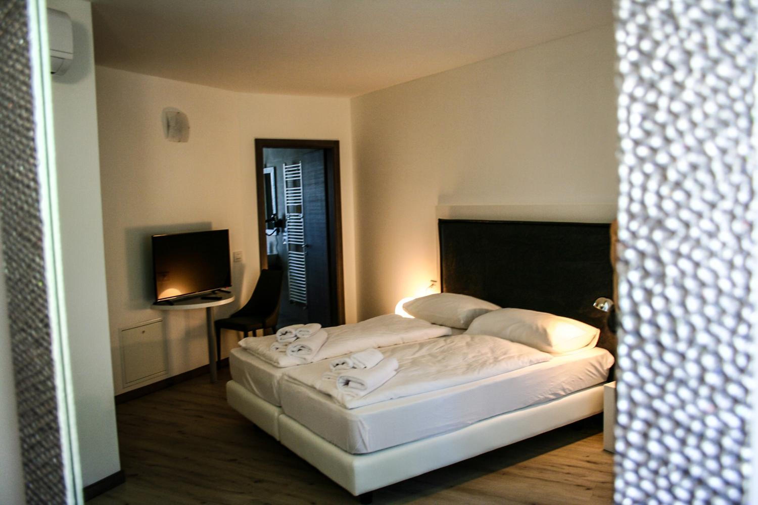 Deluxe Double or Twin Room with Garden View - Photo 1