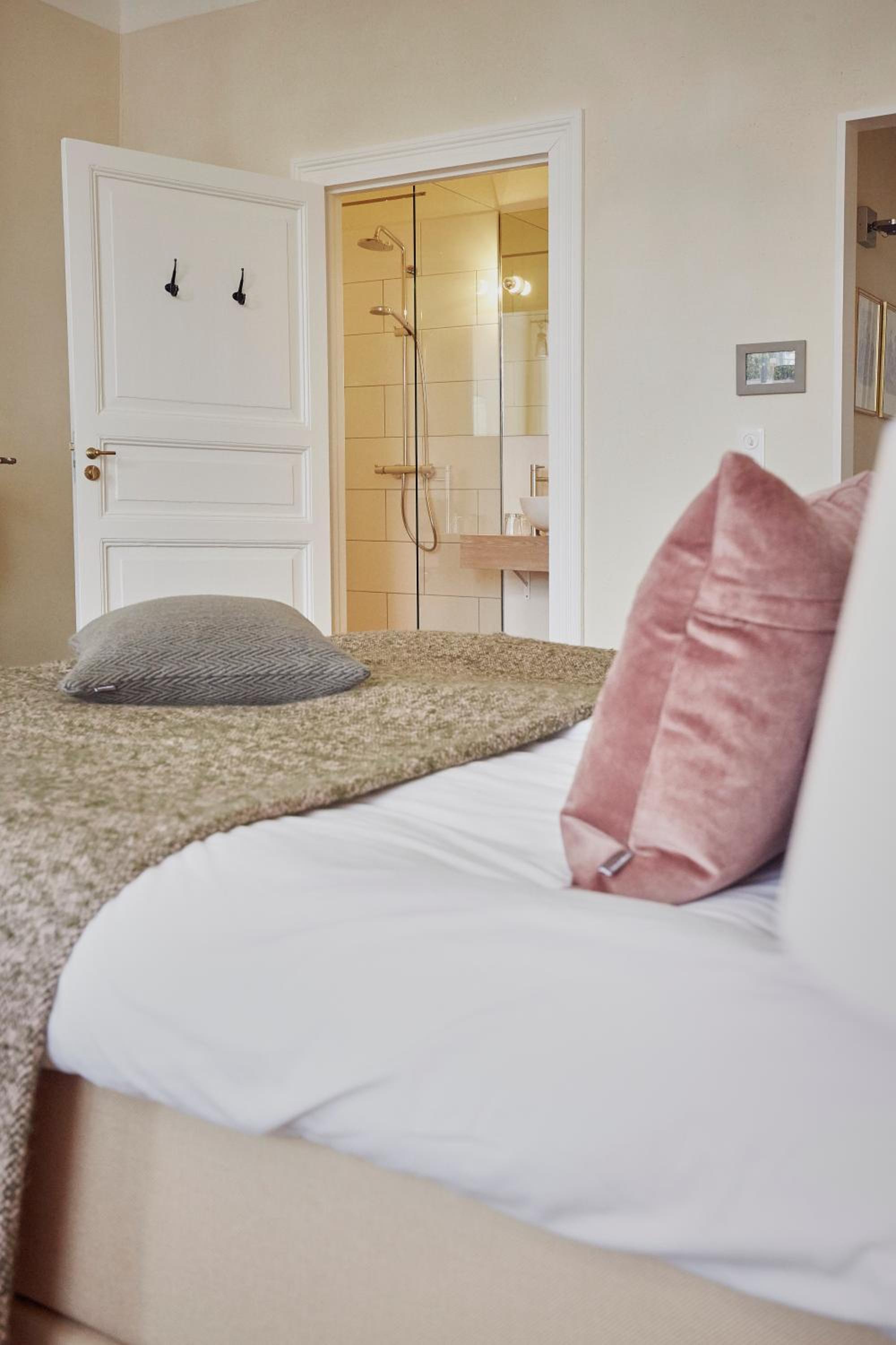 Large Double Room