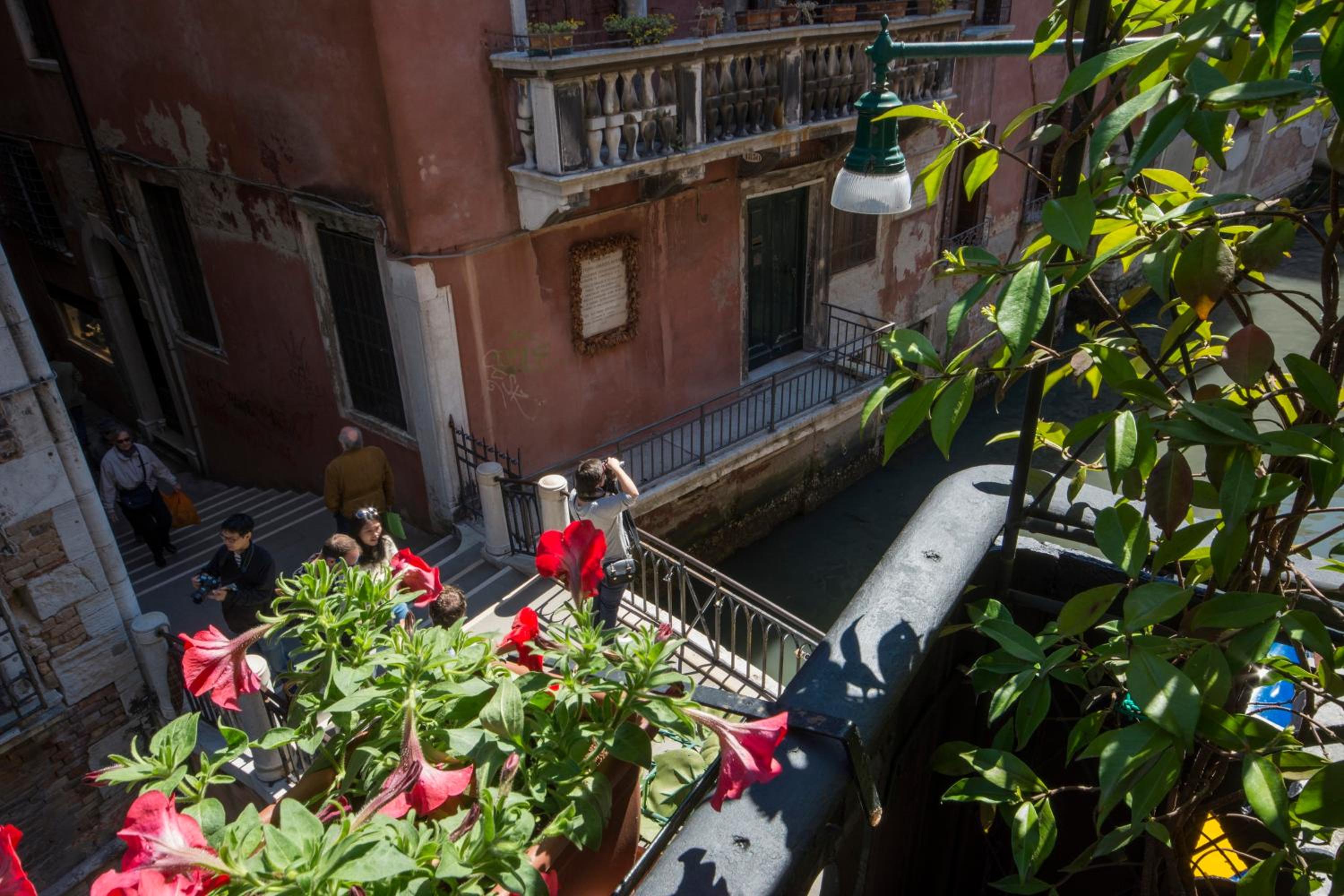 Classic Double with Balcony and Canal View photo 2