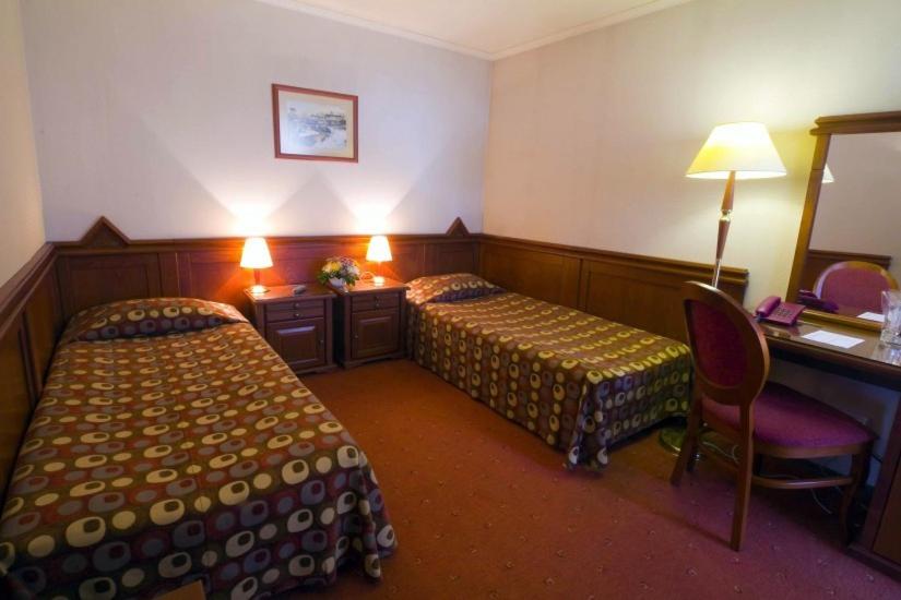 Double or Twin Room - Photo 4