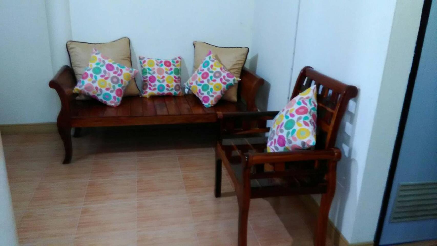 Deluxe King Room - Photo 9