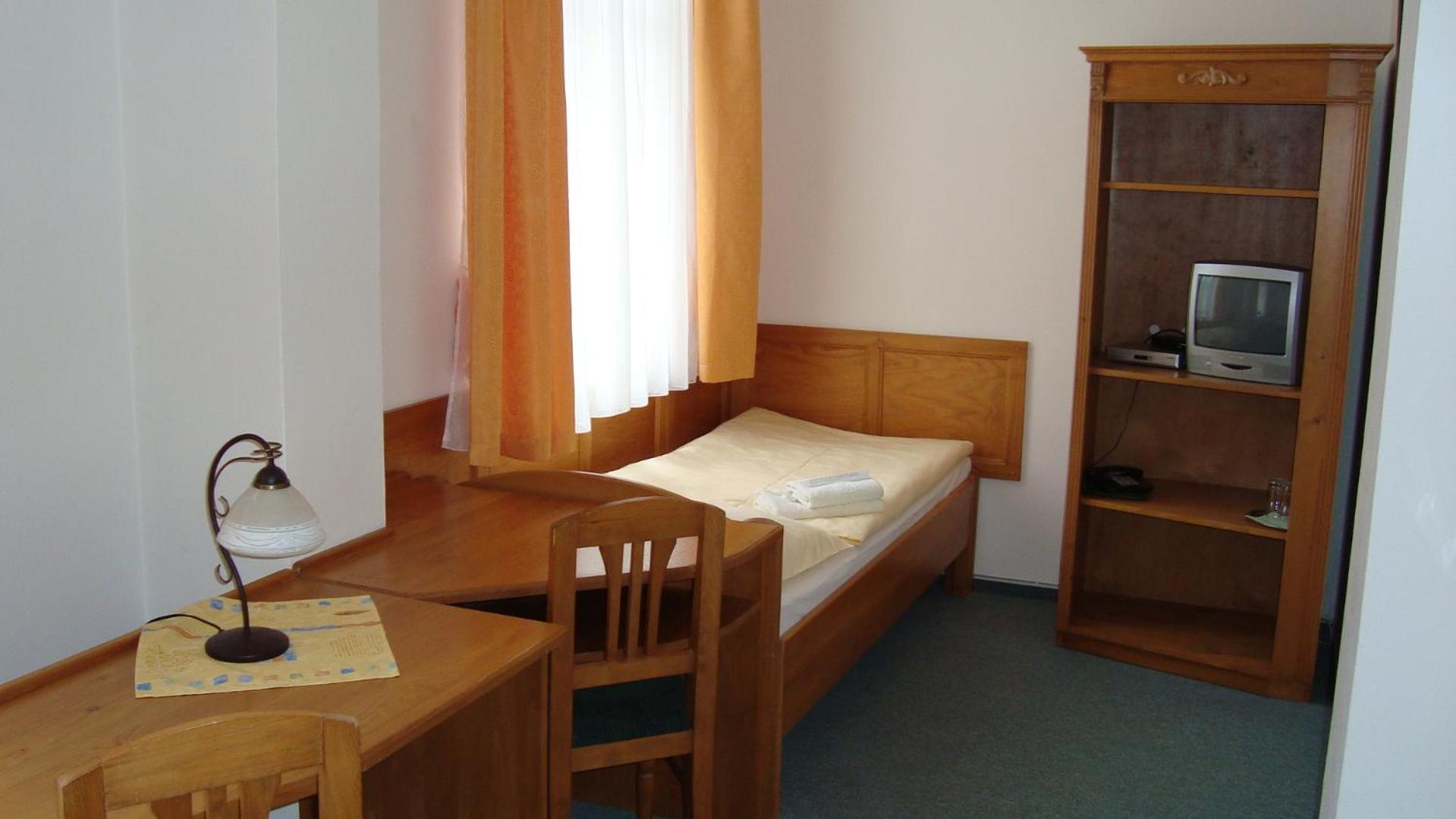 Double or Twin Room - Photo 9
