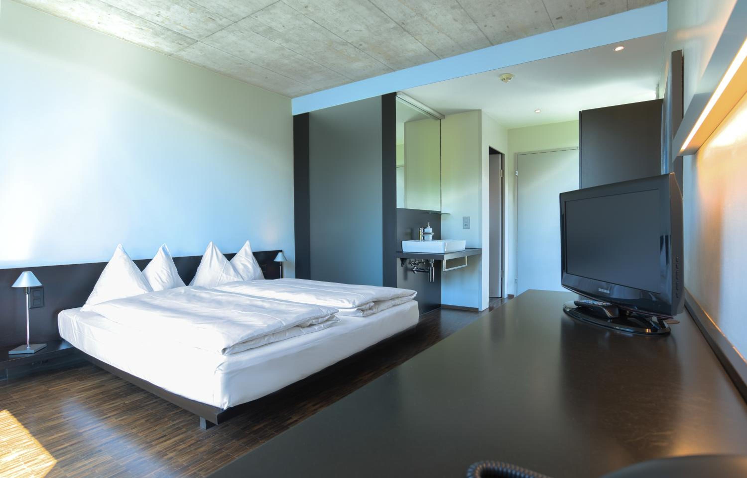 Basic Double Room photo 2