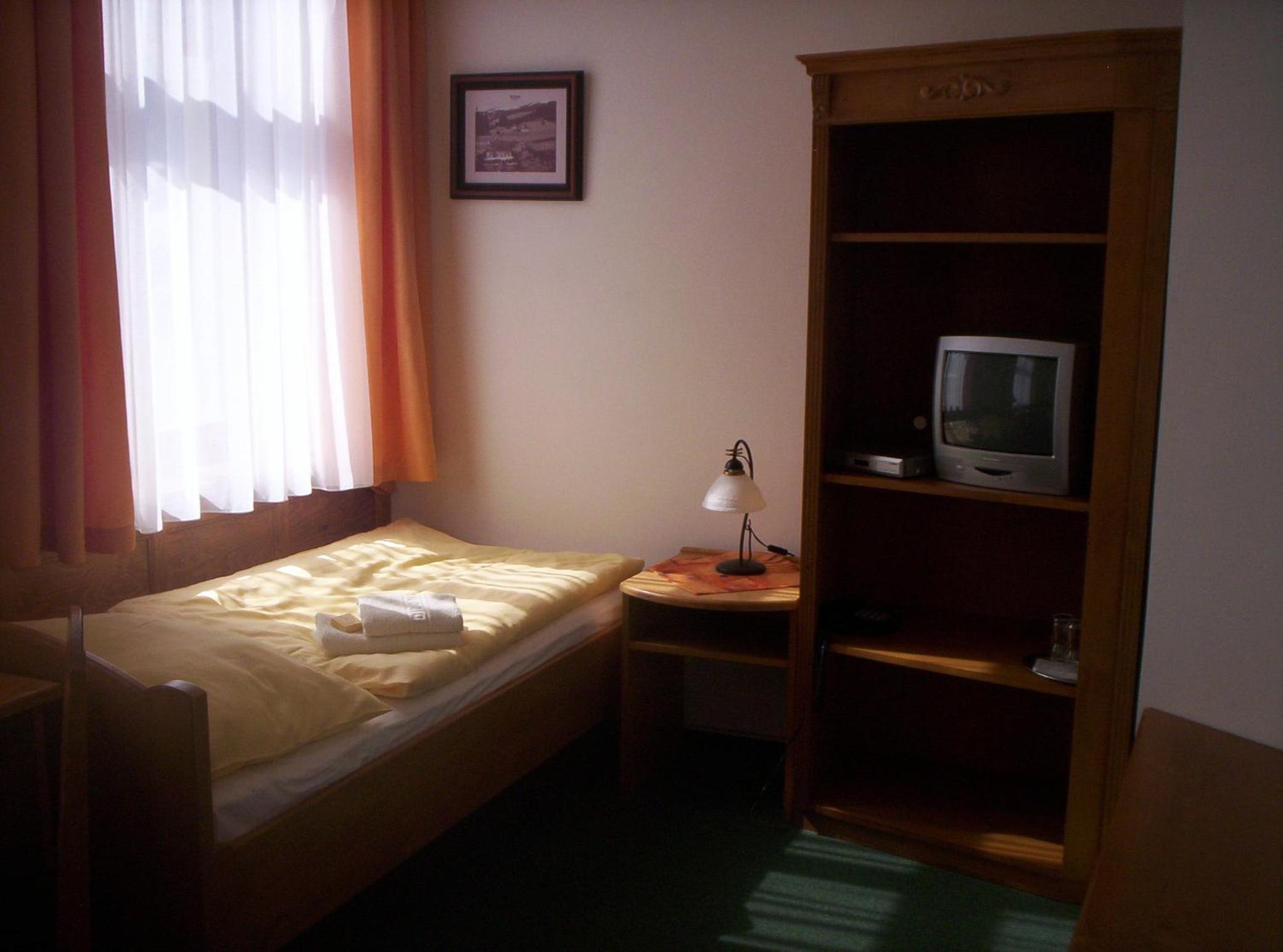 Double or Twin Room - Photo 5