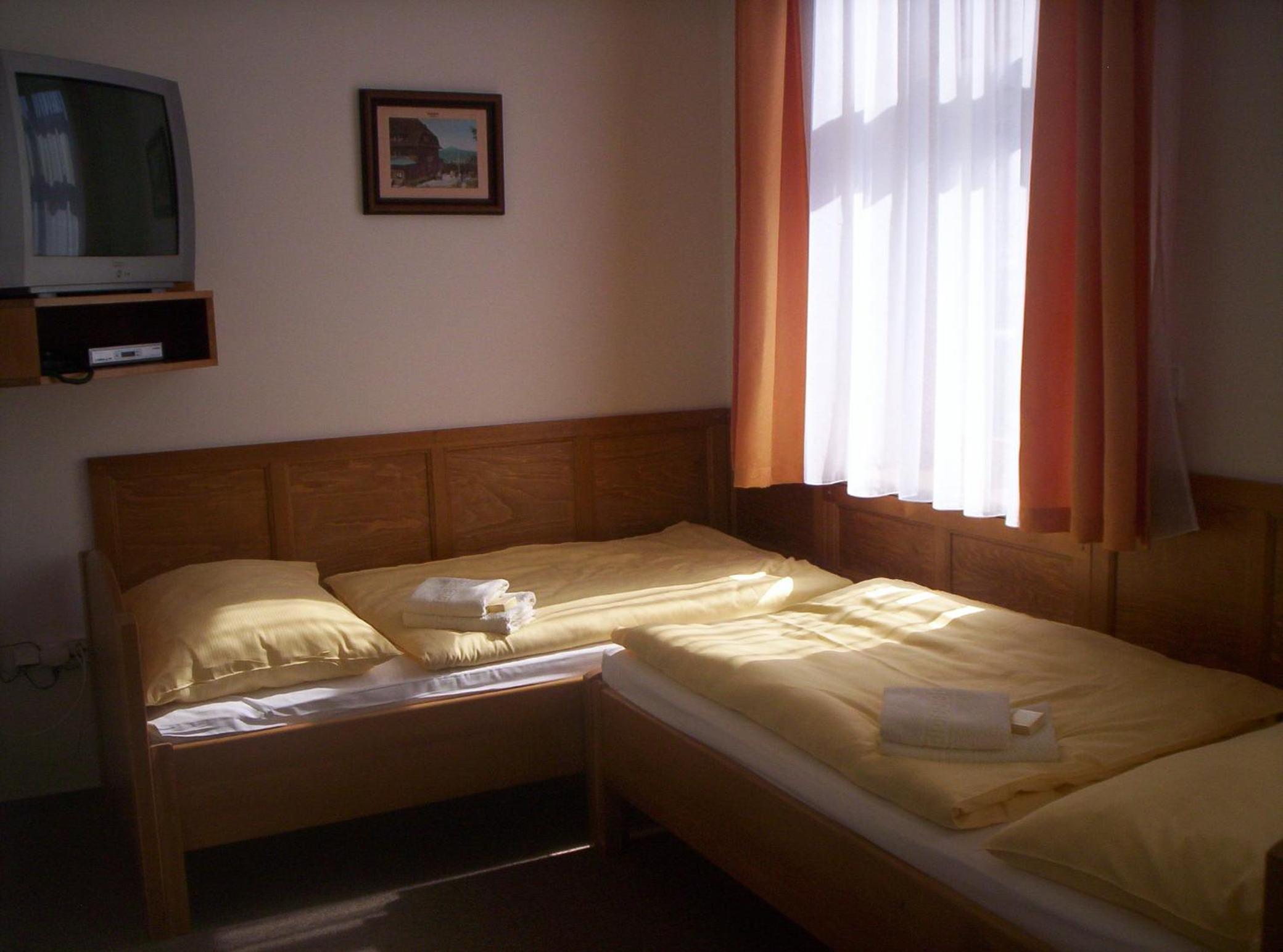 Double or Twin Room - Photo 3