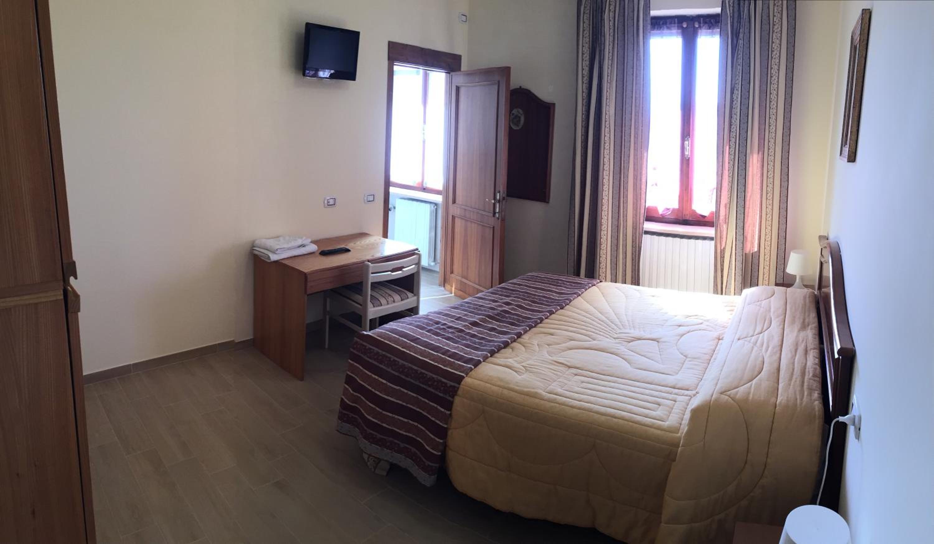 Double Room with Private Bathroom photo 2