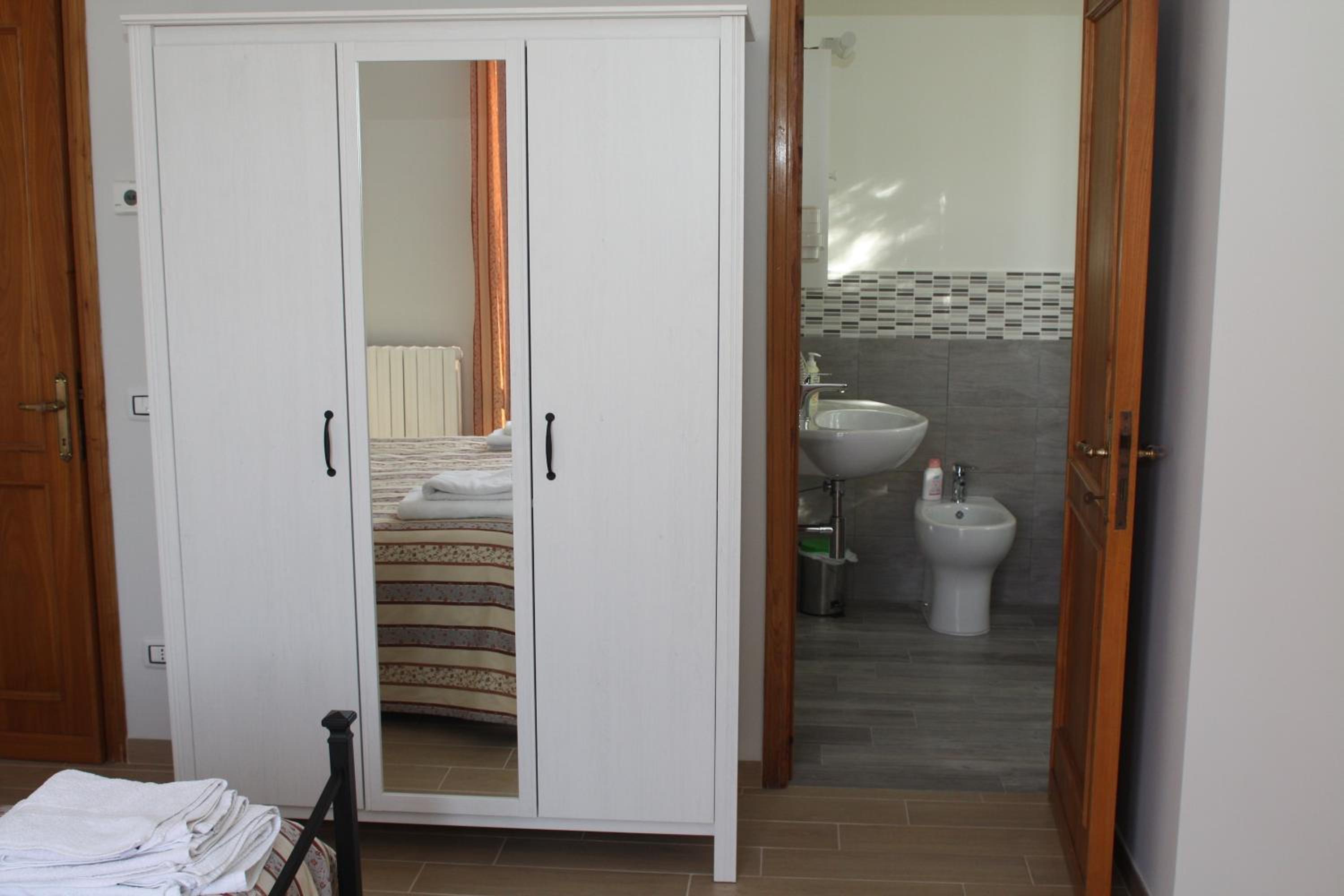 Double Room with Private Bathroom photo 2