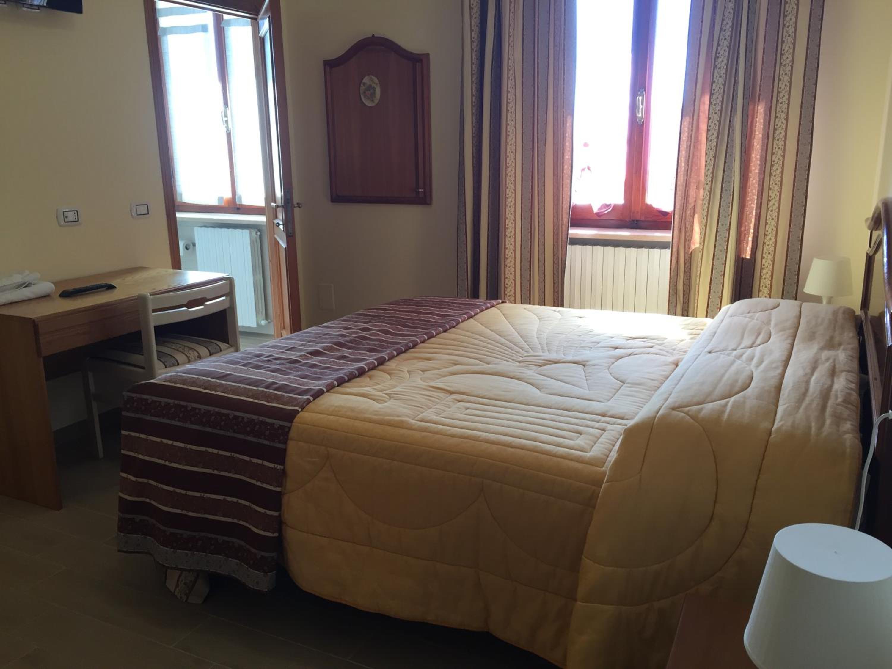Double Room with Private Bathroom photo 1