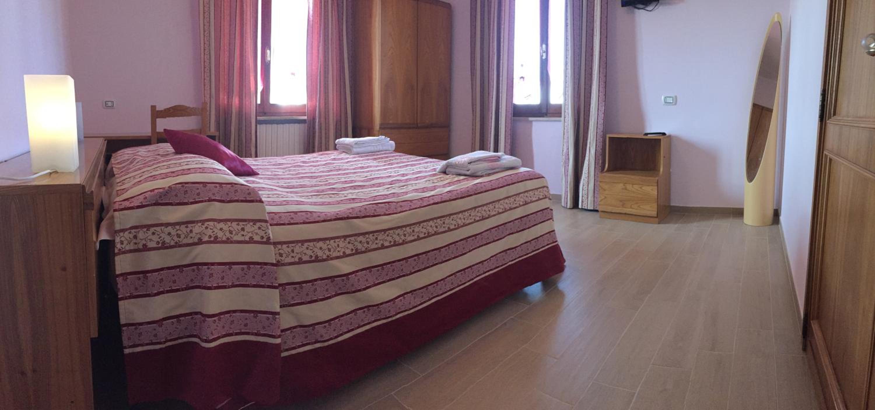 Double Room with Private Bathroom photo 2