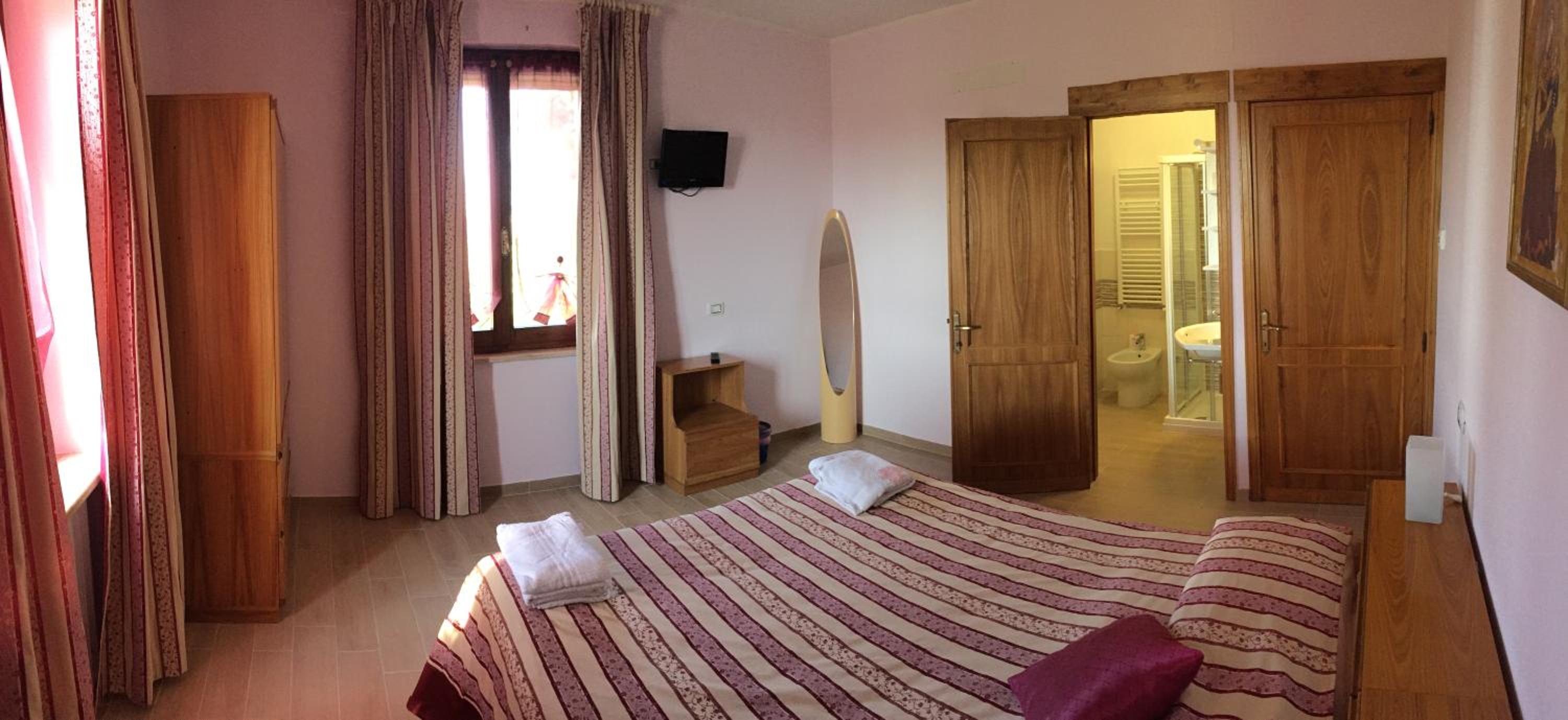 Double Room with Private Bathroom photo 3