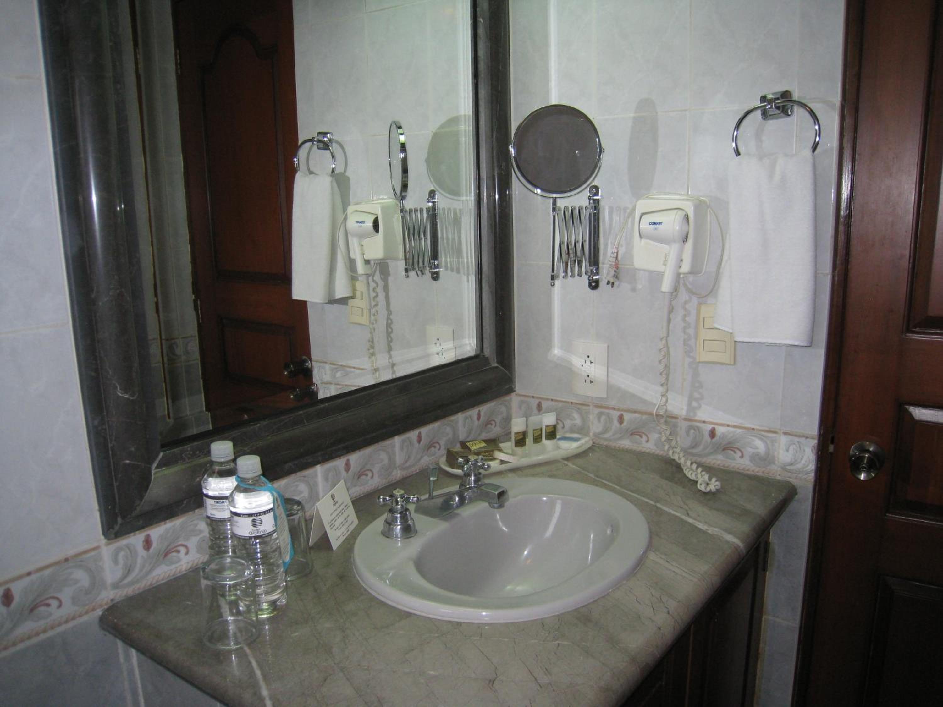 Twin Room - Photo 10