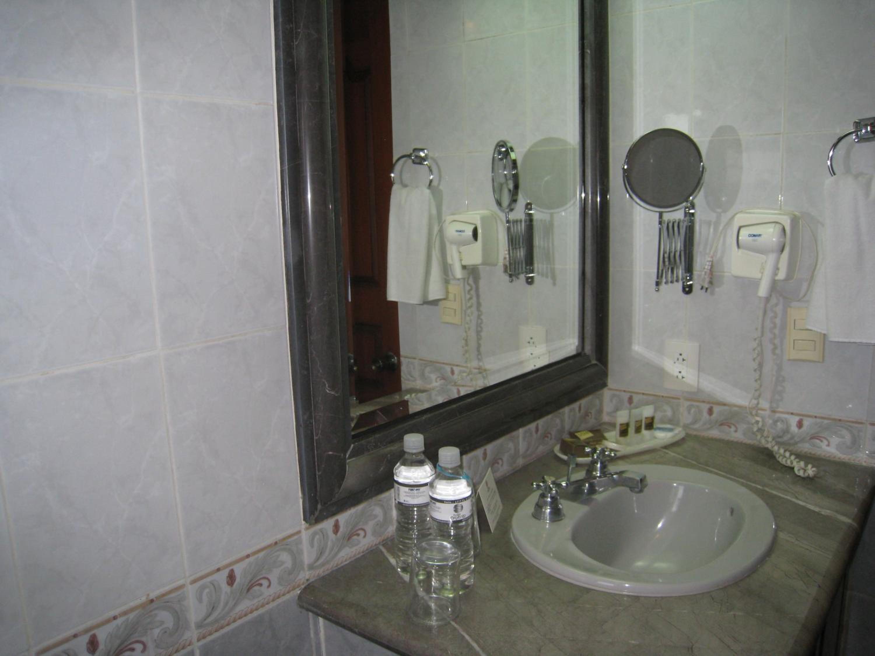 Twin Room - Photo 11