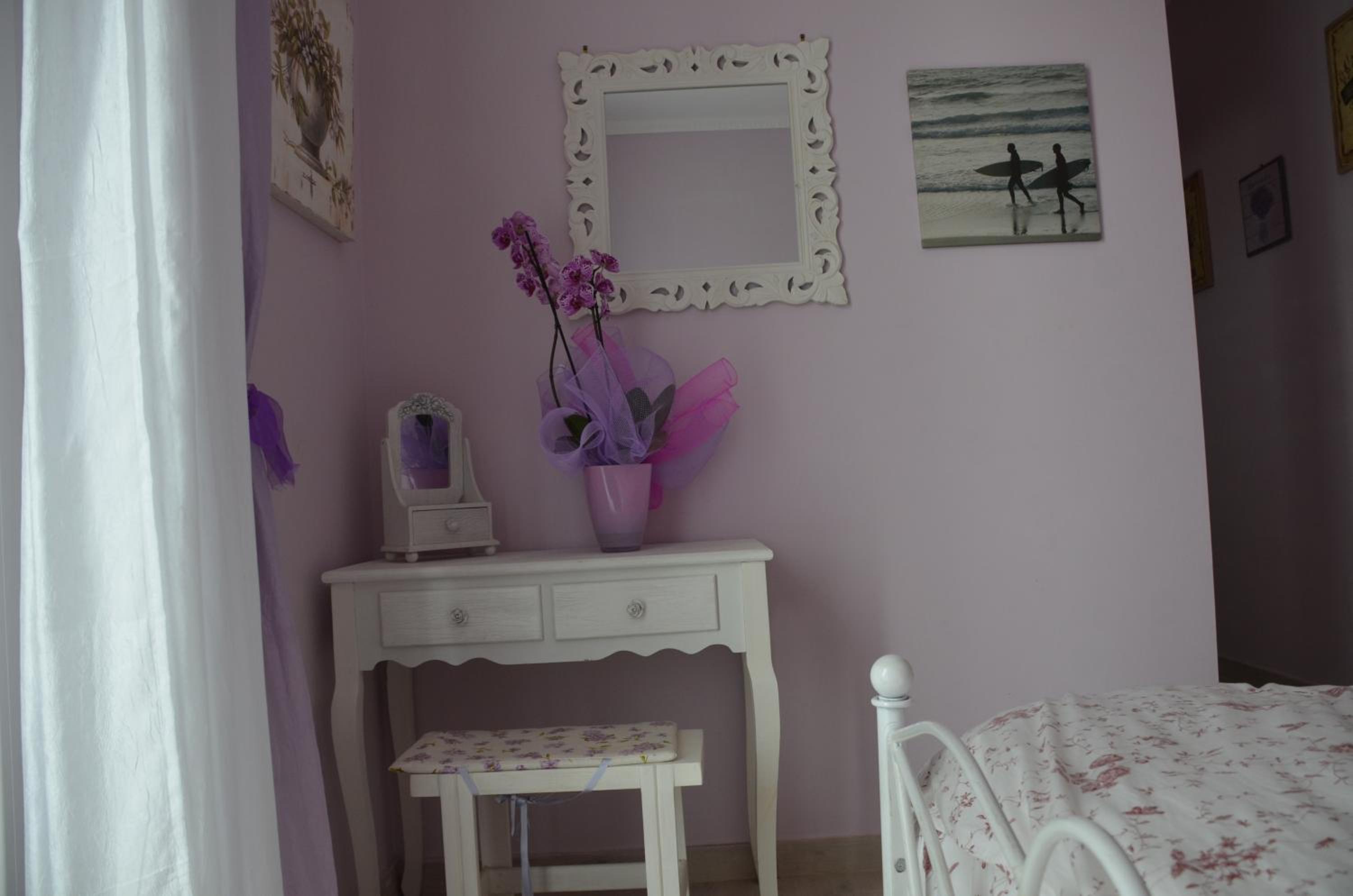 Queen Room with Balcony - Photo 1