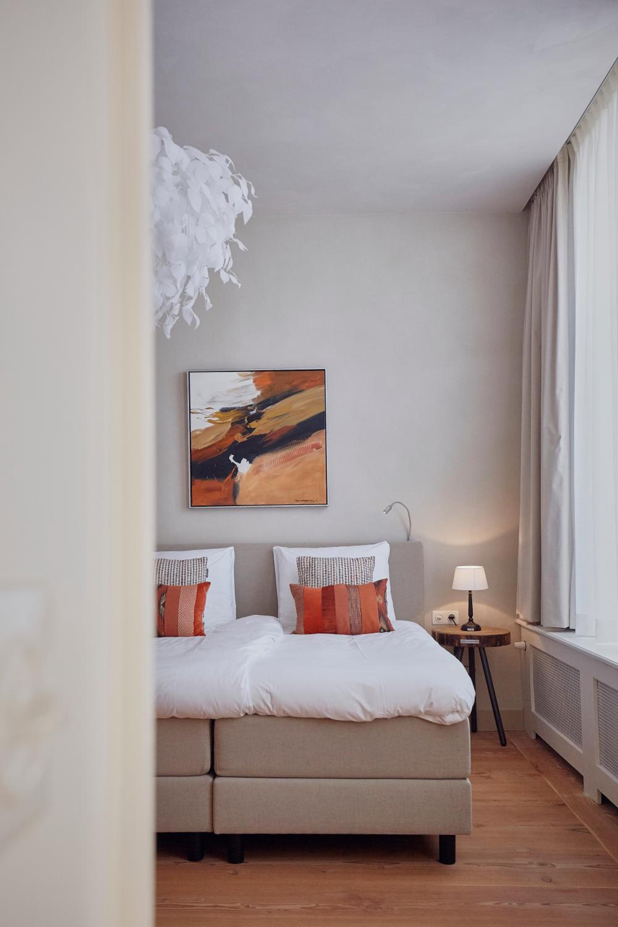 Large Double Room - Photo 5