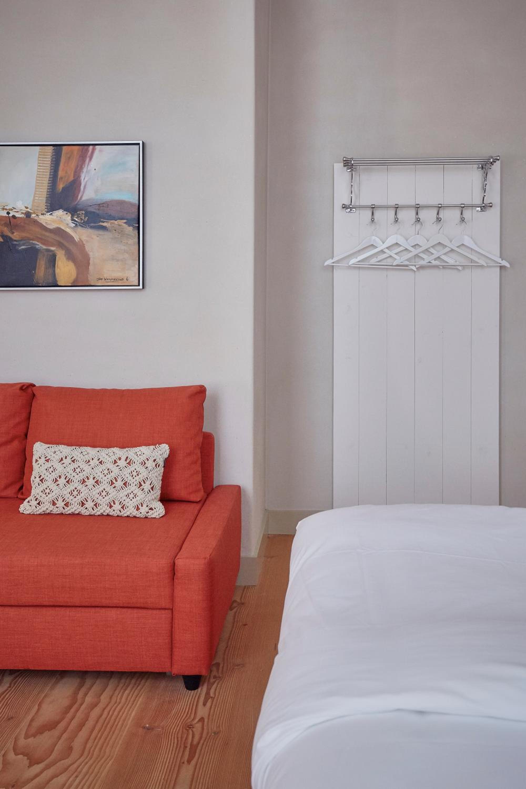 Large Double Room - Photo 4
