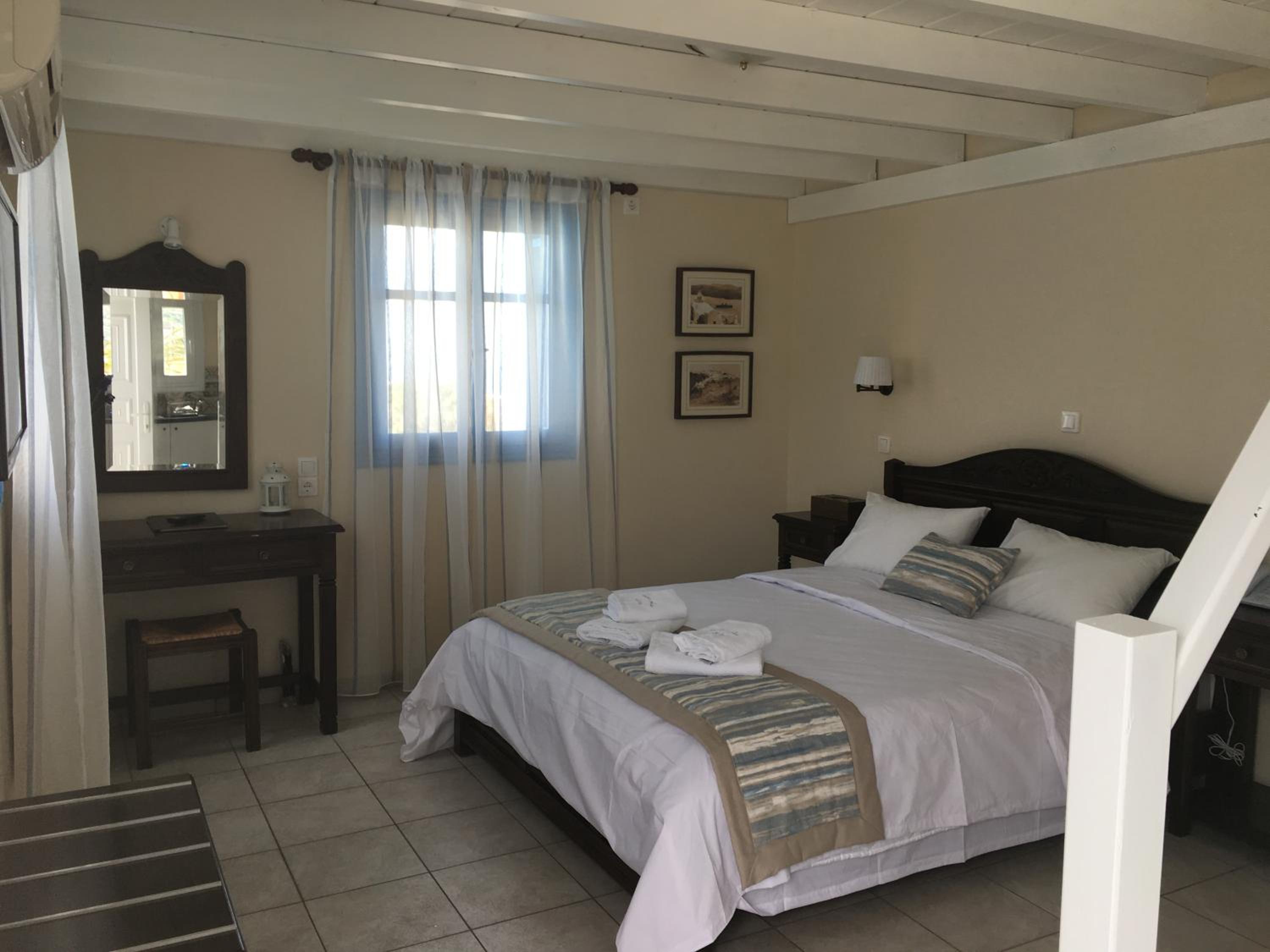 Studio with Outdoor Hot Tub and Sea View (2 Adults)