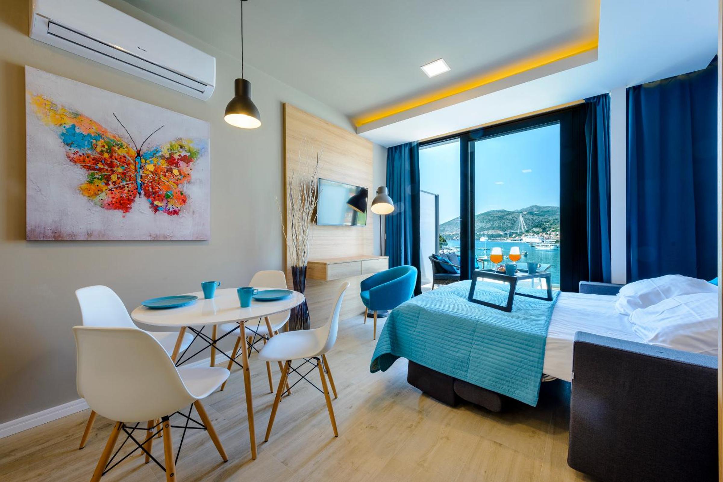 Executive One-Bedroom Apartment with Terrace and Sea View photo 3