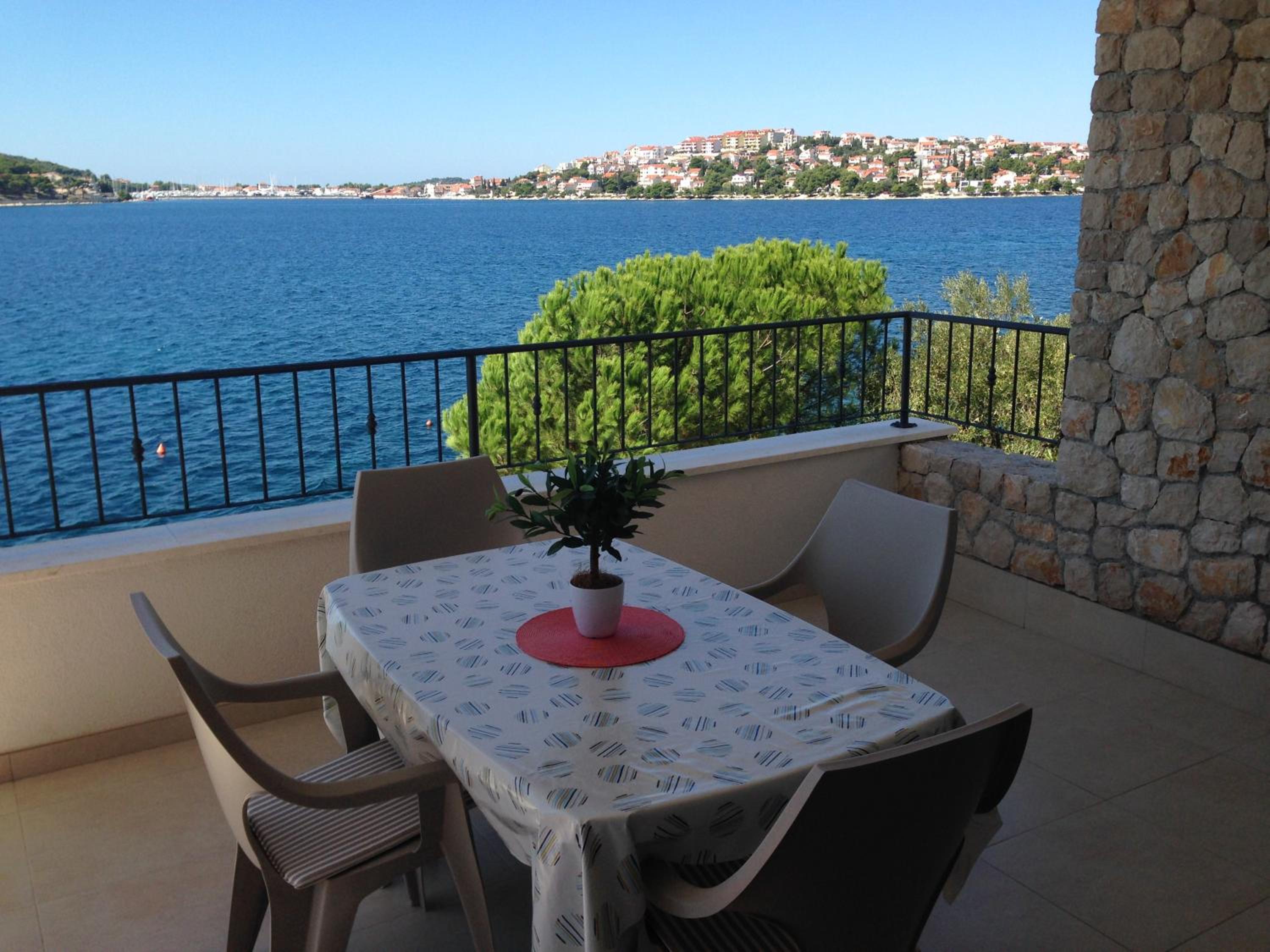 Apartment with Balcony photo 3