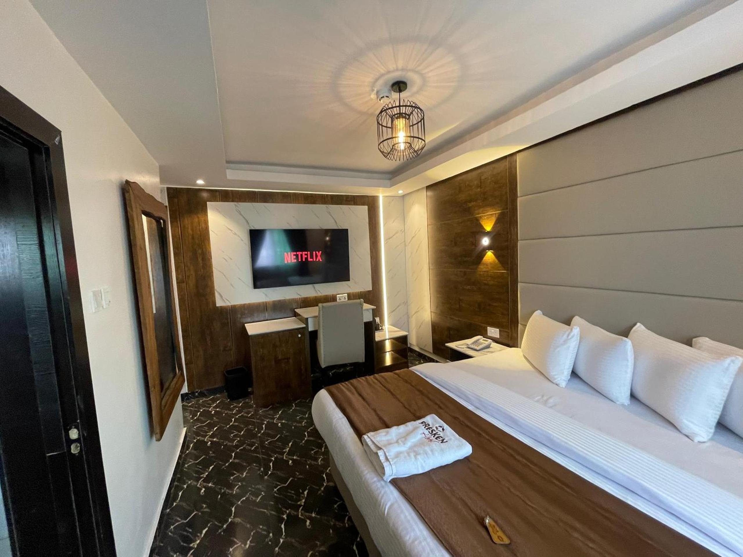 Superior King Room