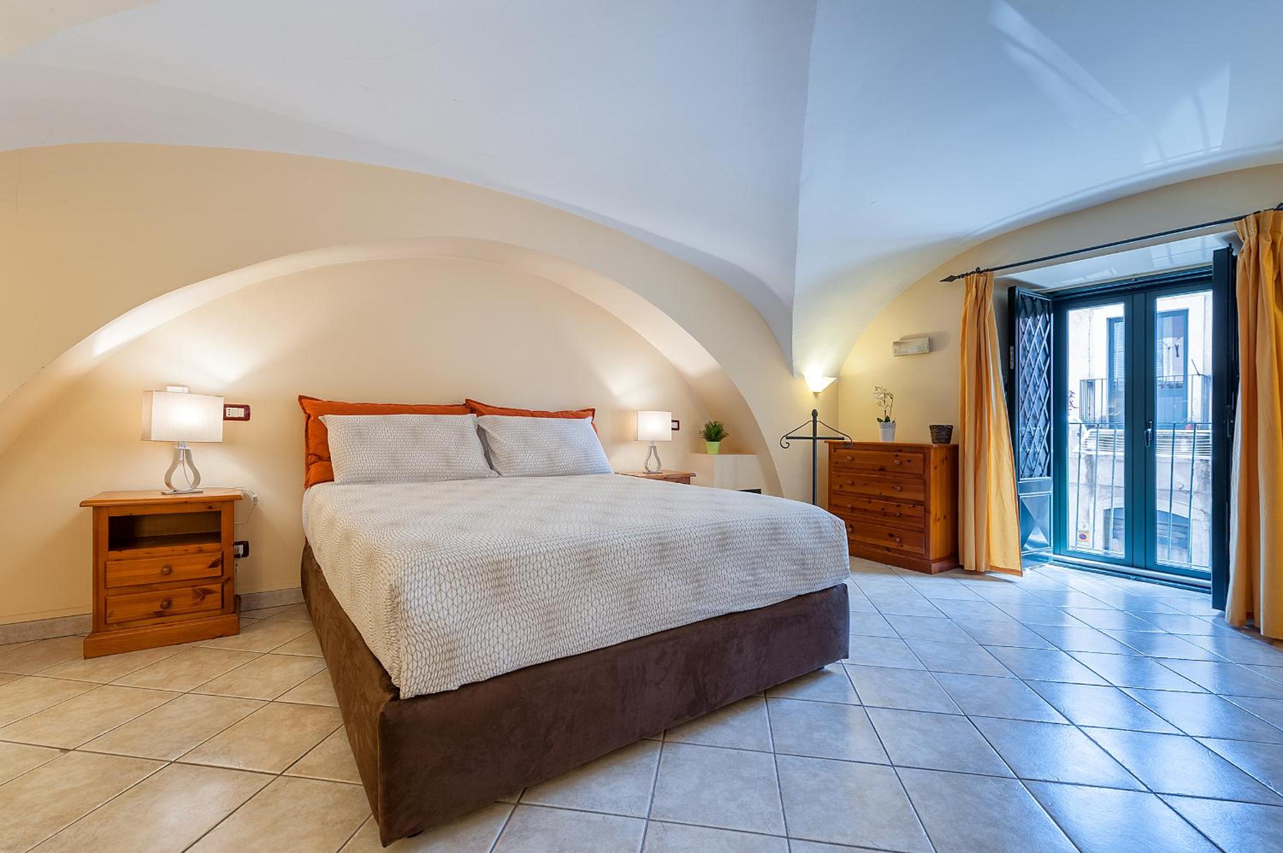 Appartamento con una camera con balcone
