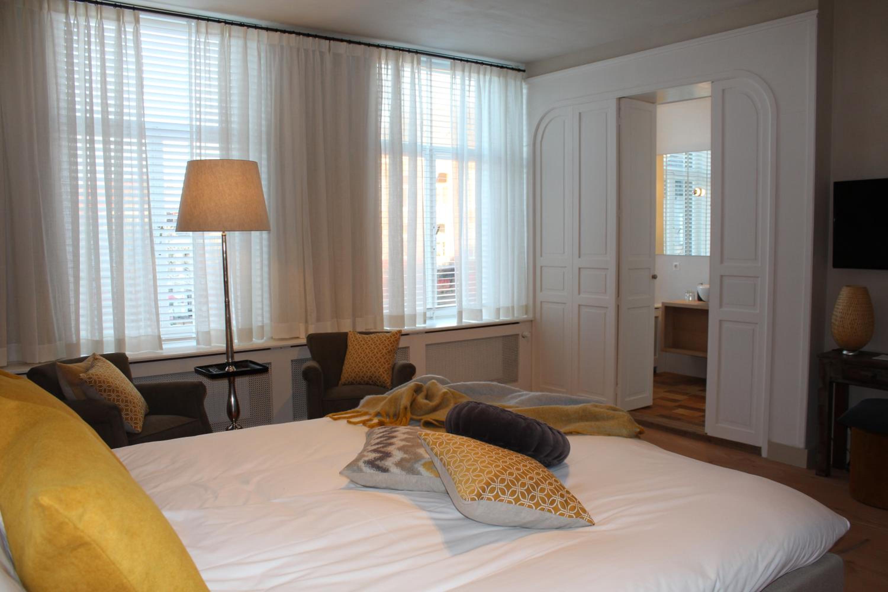 Large Double Room photo 2