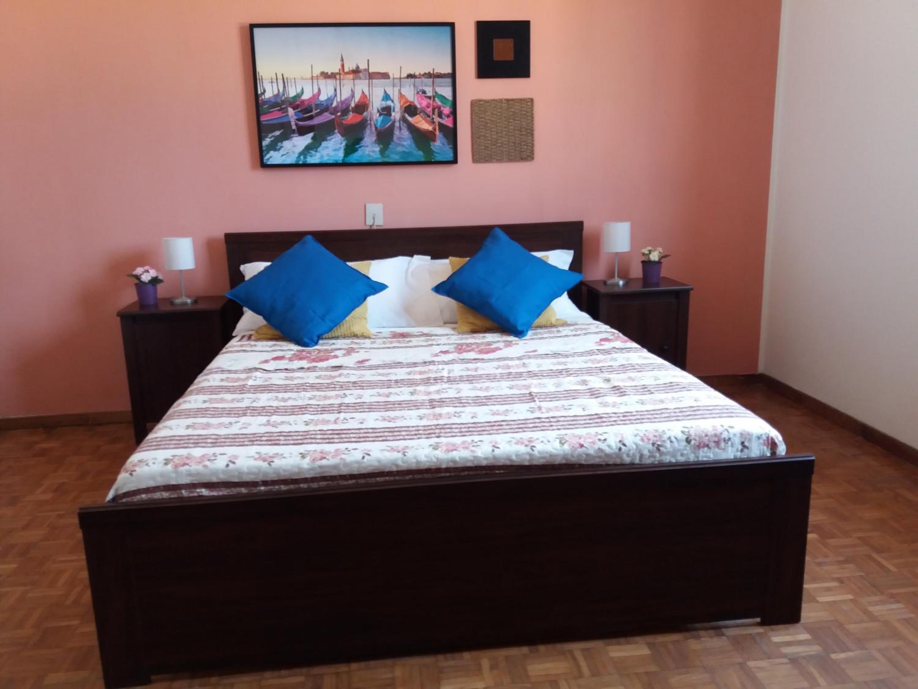 Queen Room with Shared Bathroom