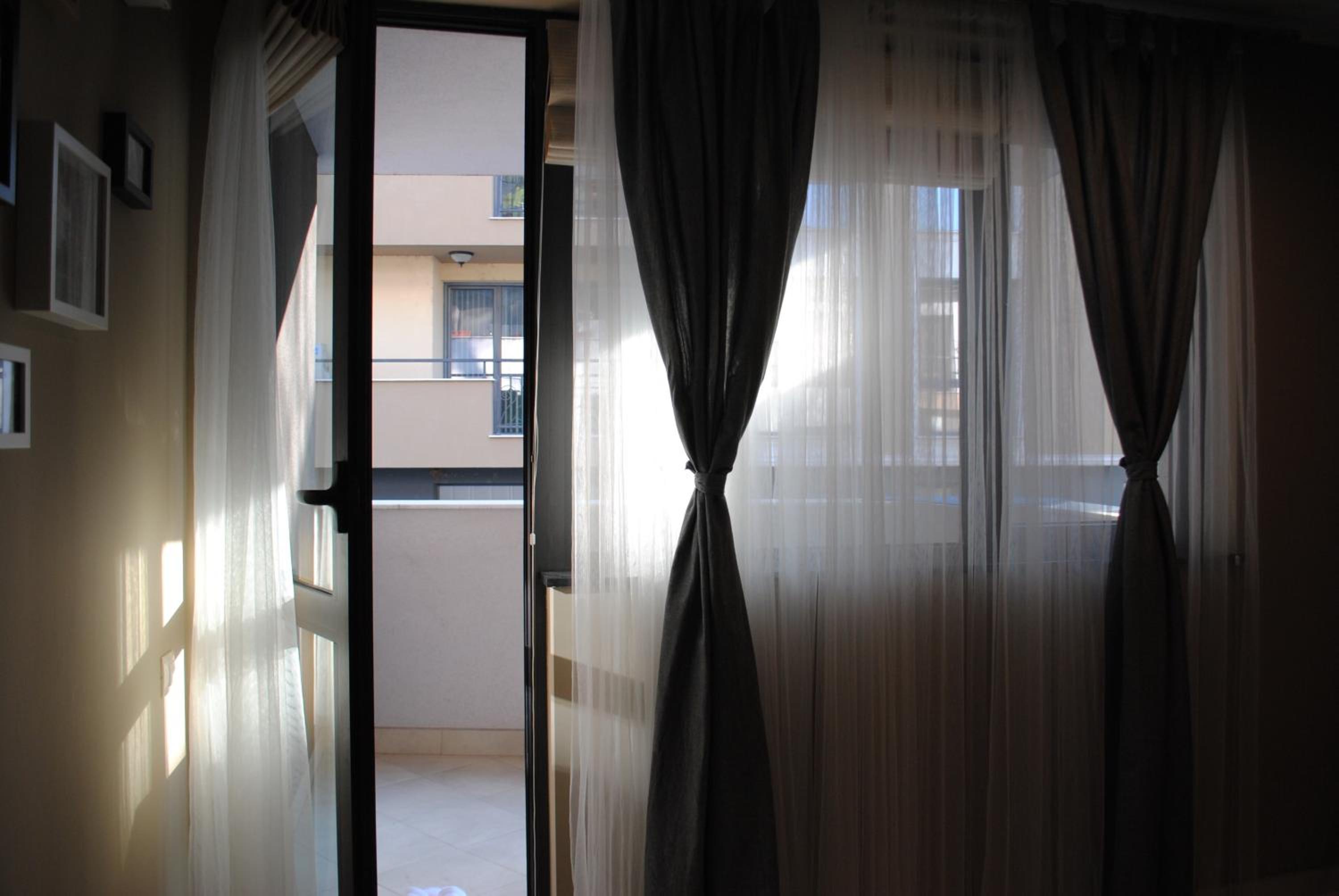 Apartment with Terrace - Photo 8