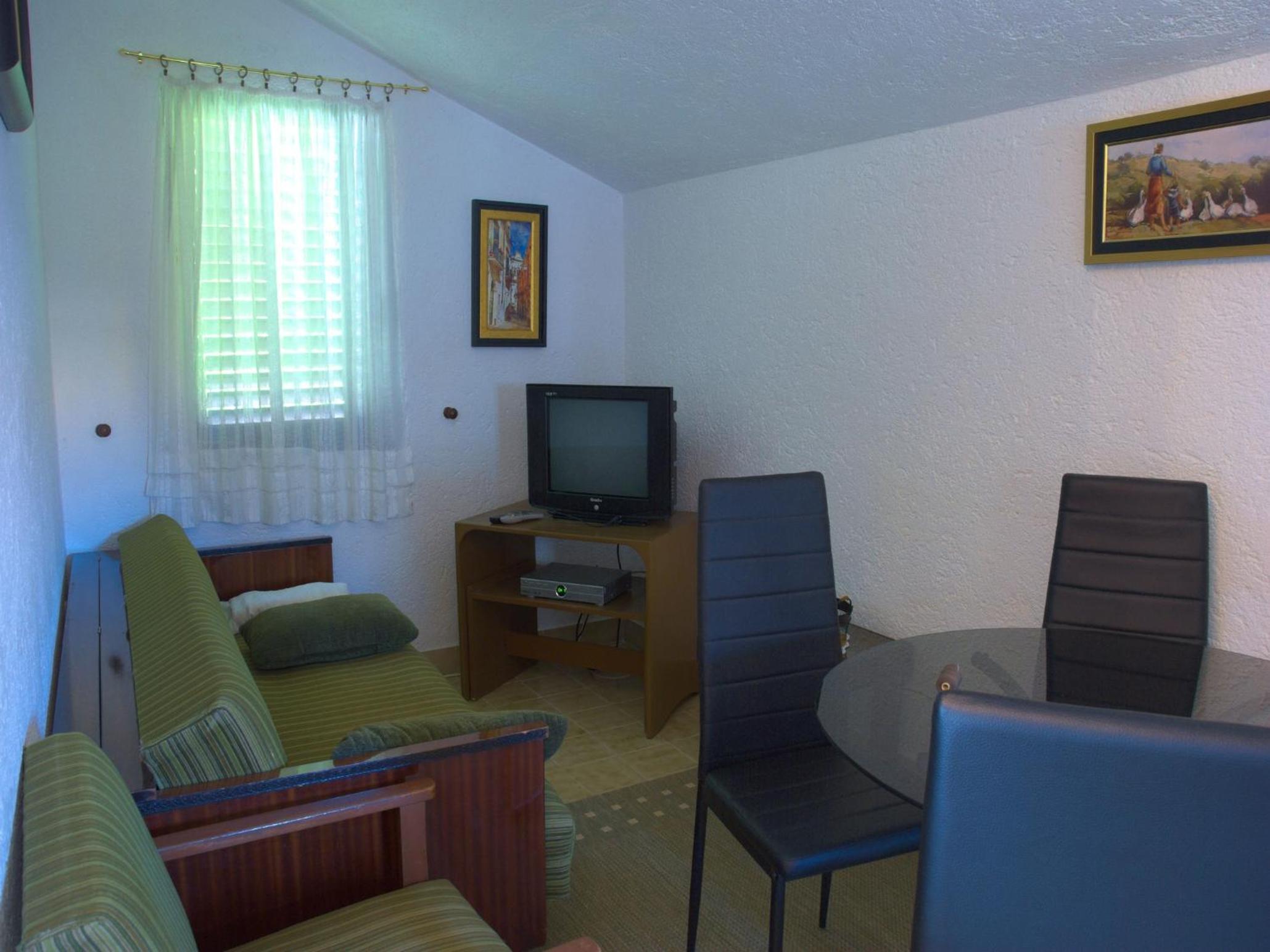Apartment with Garden View - Photo 5
