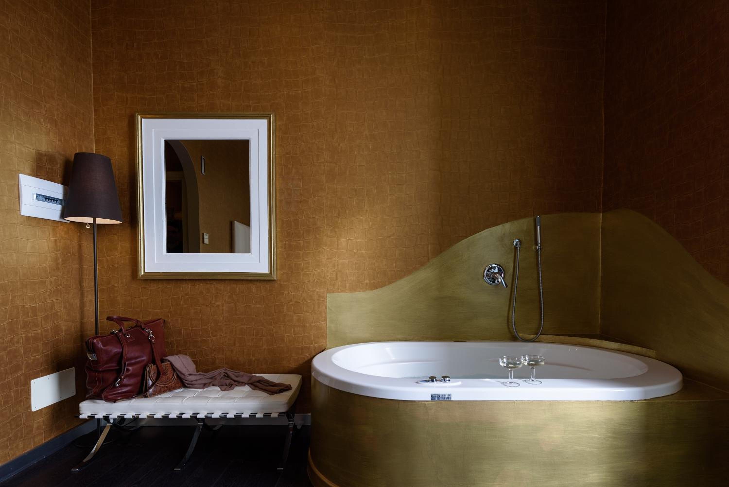 Superior Triple Room with Sea View and Spa Bath - Photo 6