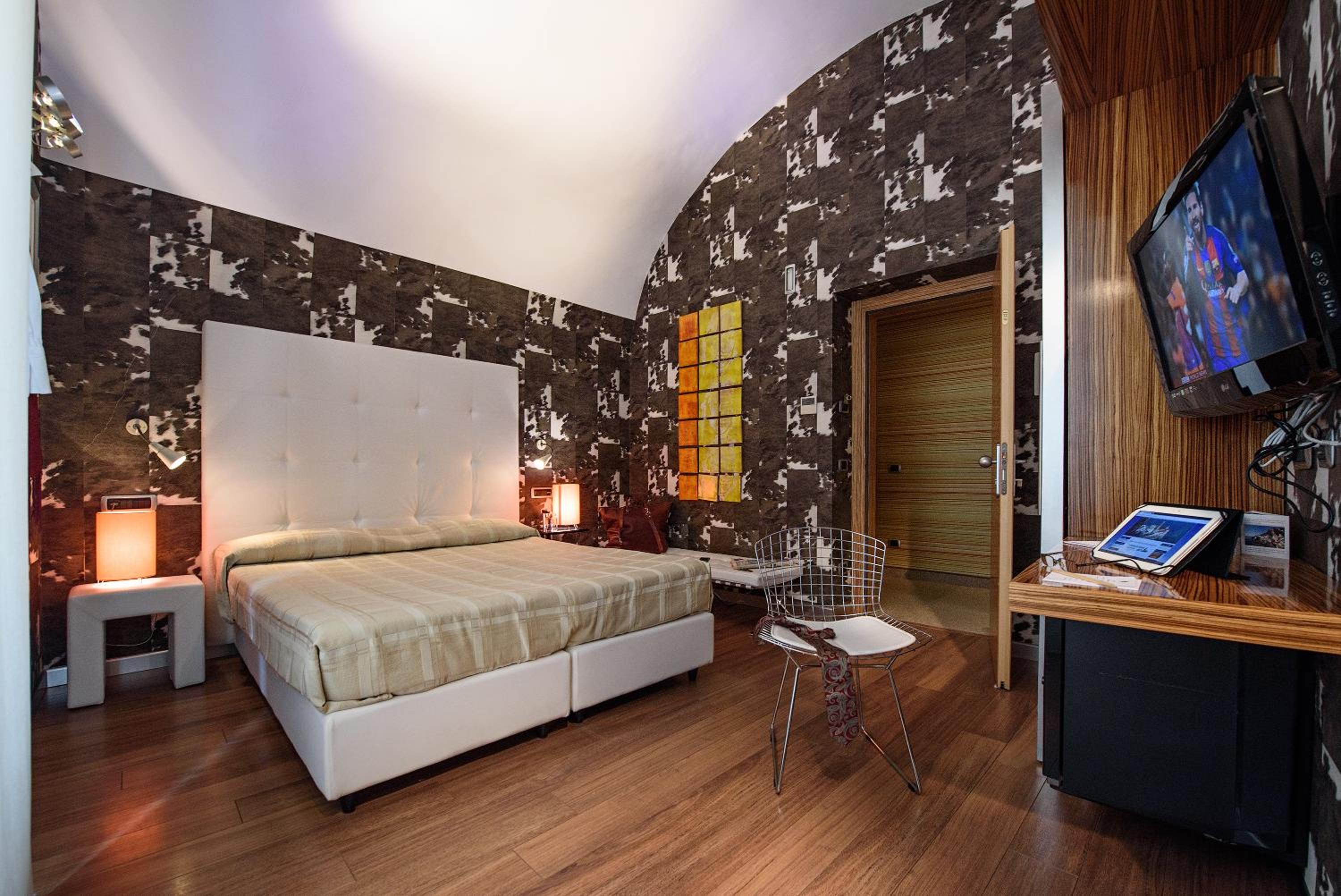 Classic Double Room Without View - Photo 8