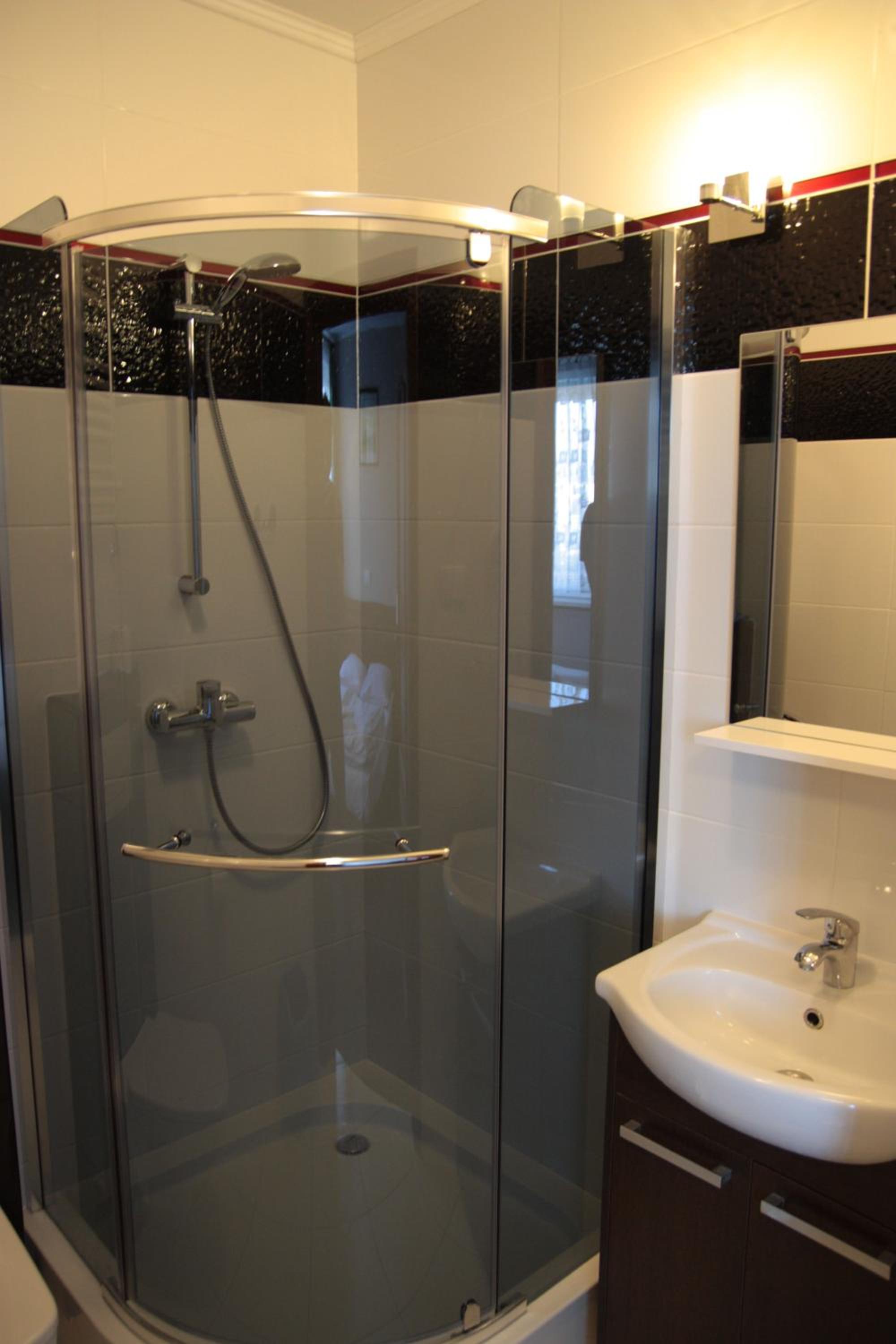 Double or Twin Room - Photo 3