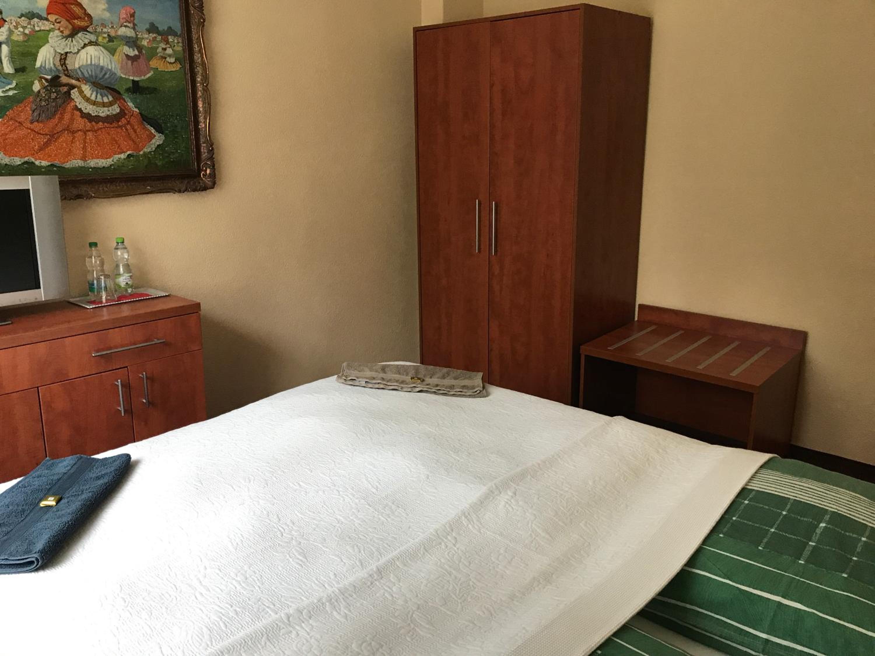Double or Twin Room with Bathroom photo 1