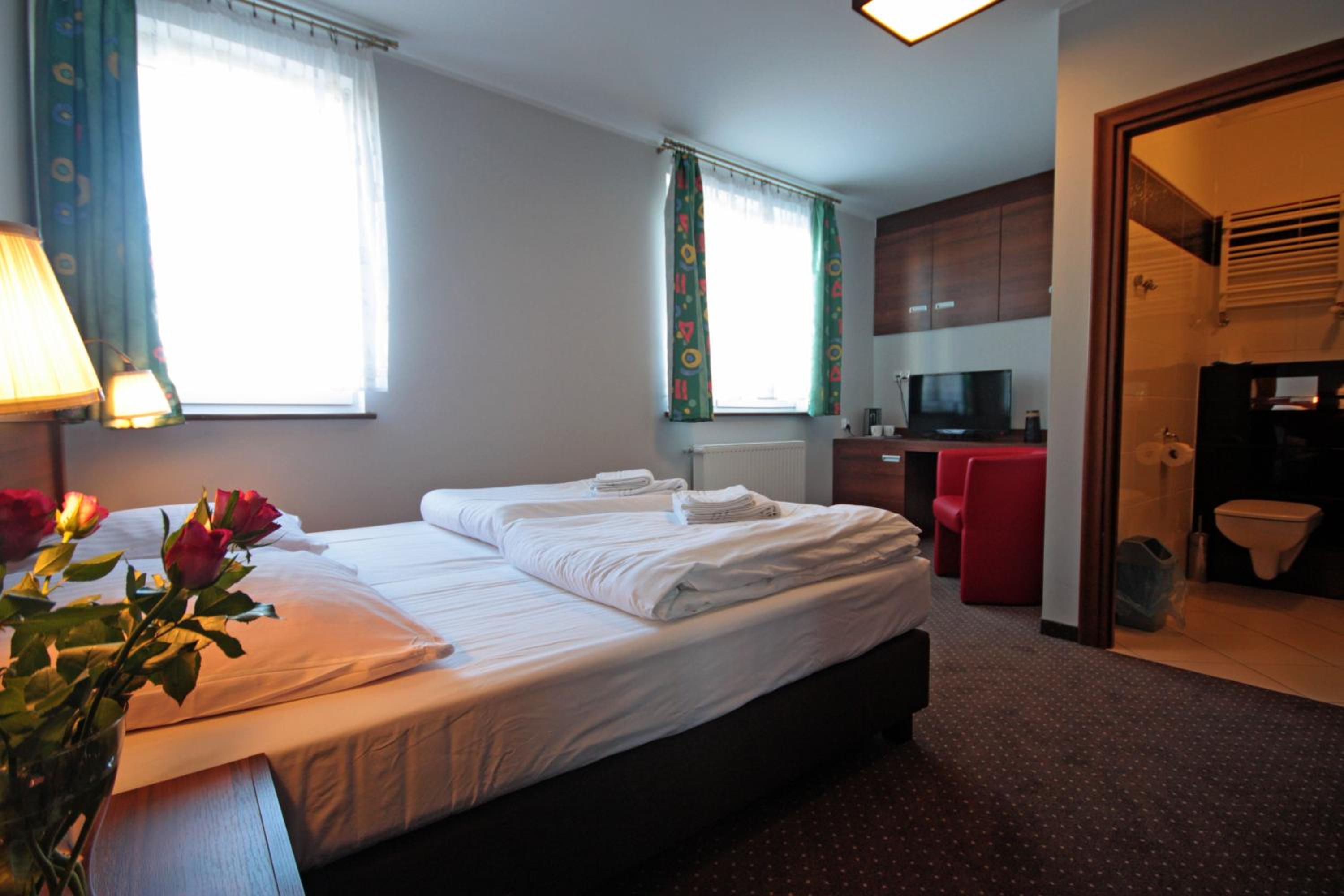 Double or Twin Room - Photo 12