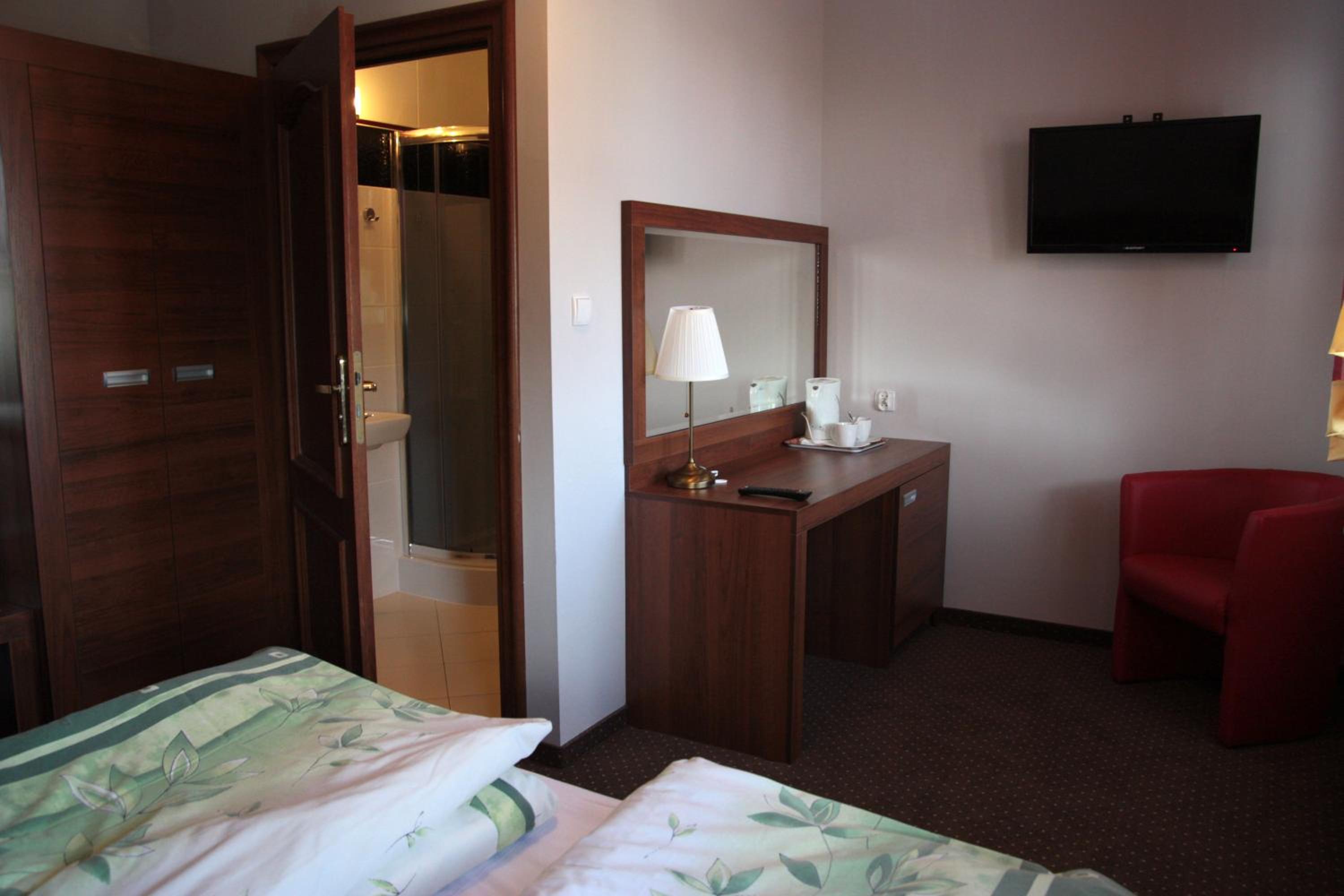 Double or Twin Room - Photo 17
