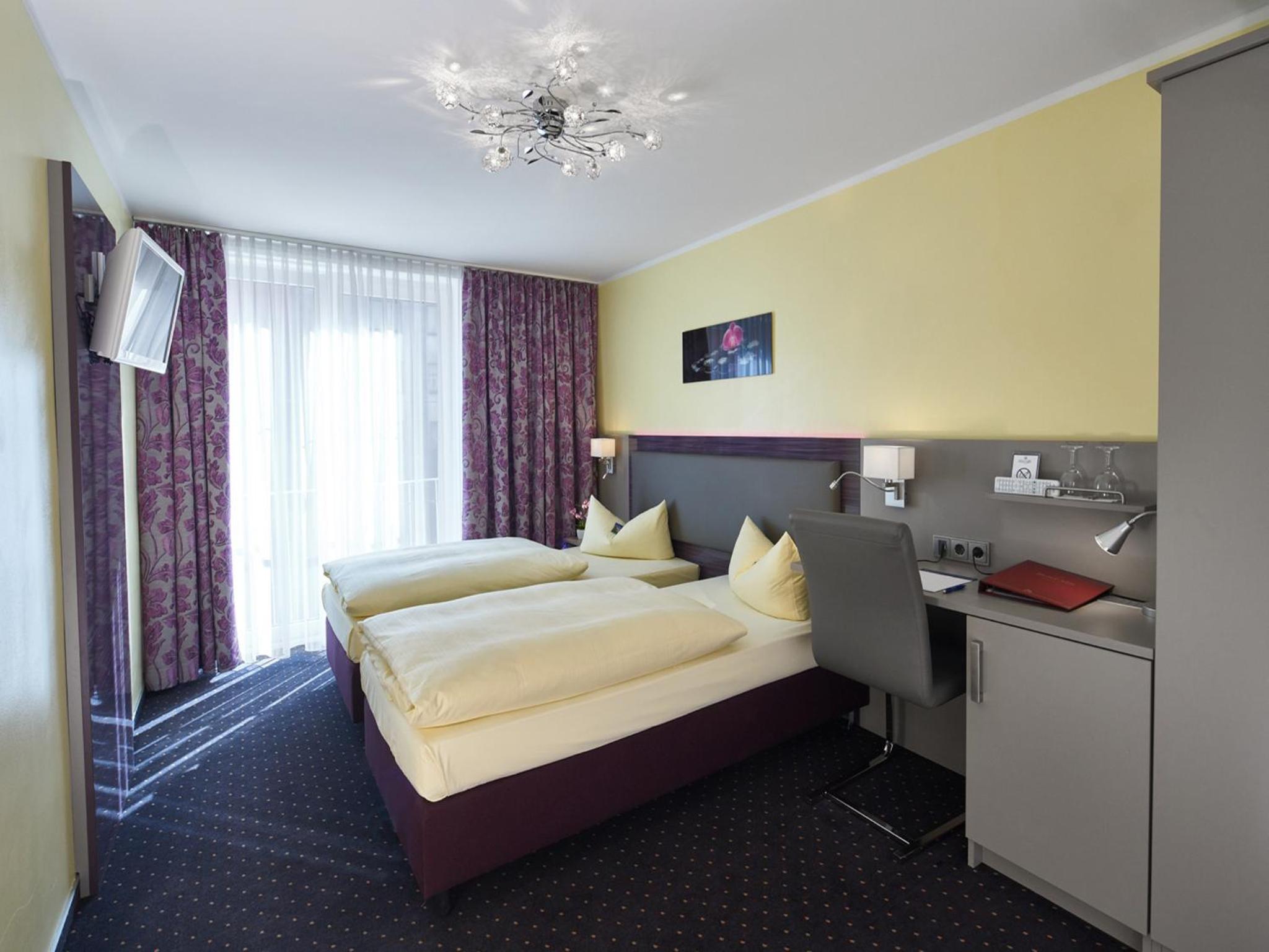 Comfort Double Room - Courtyard or Street View 