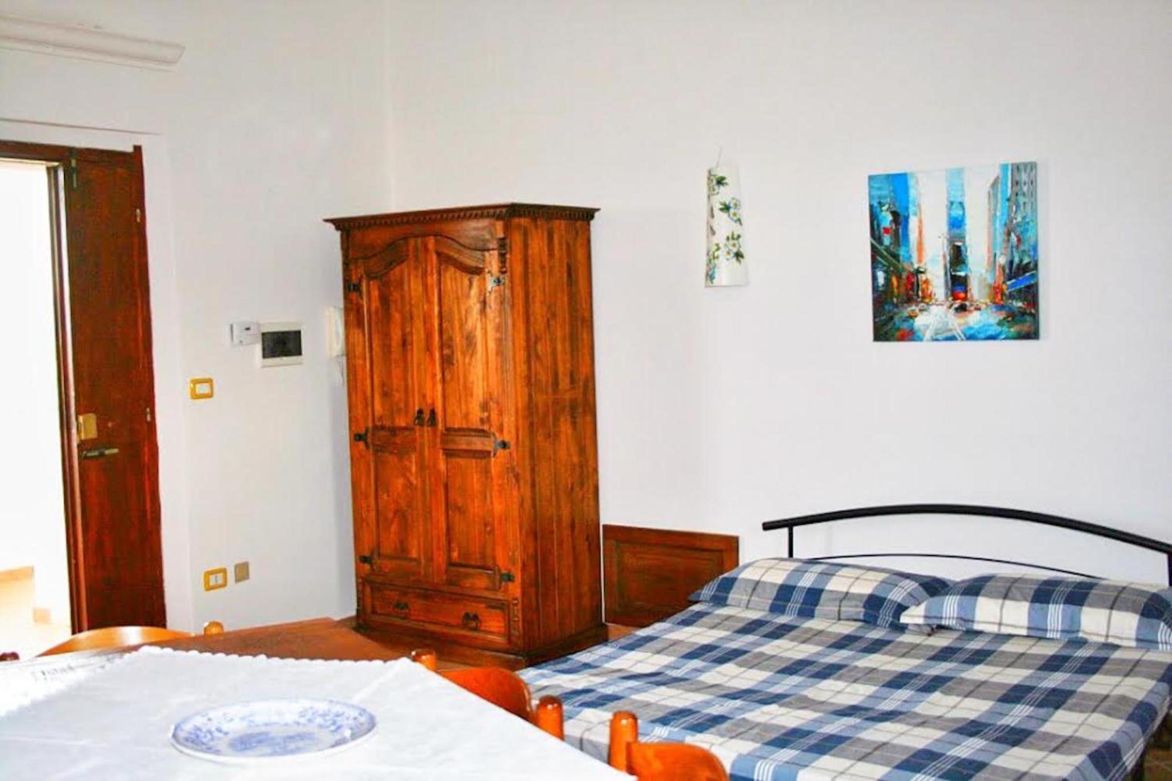 Apartment with Terrace - Photo 2