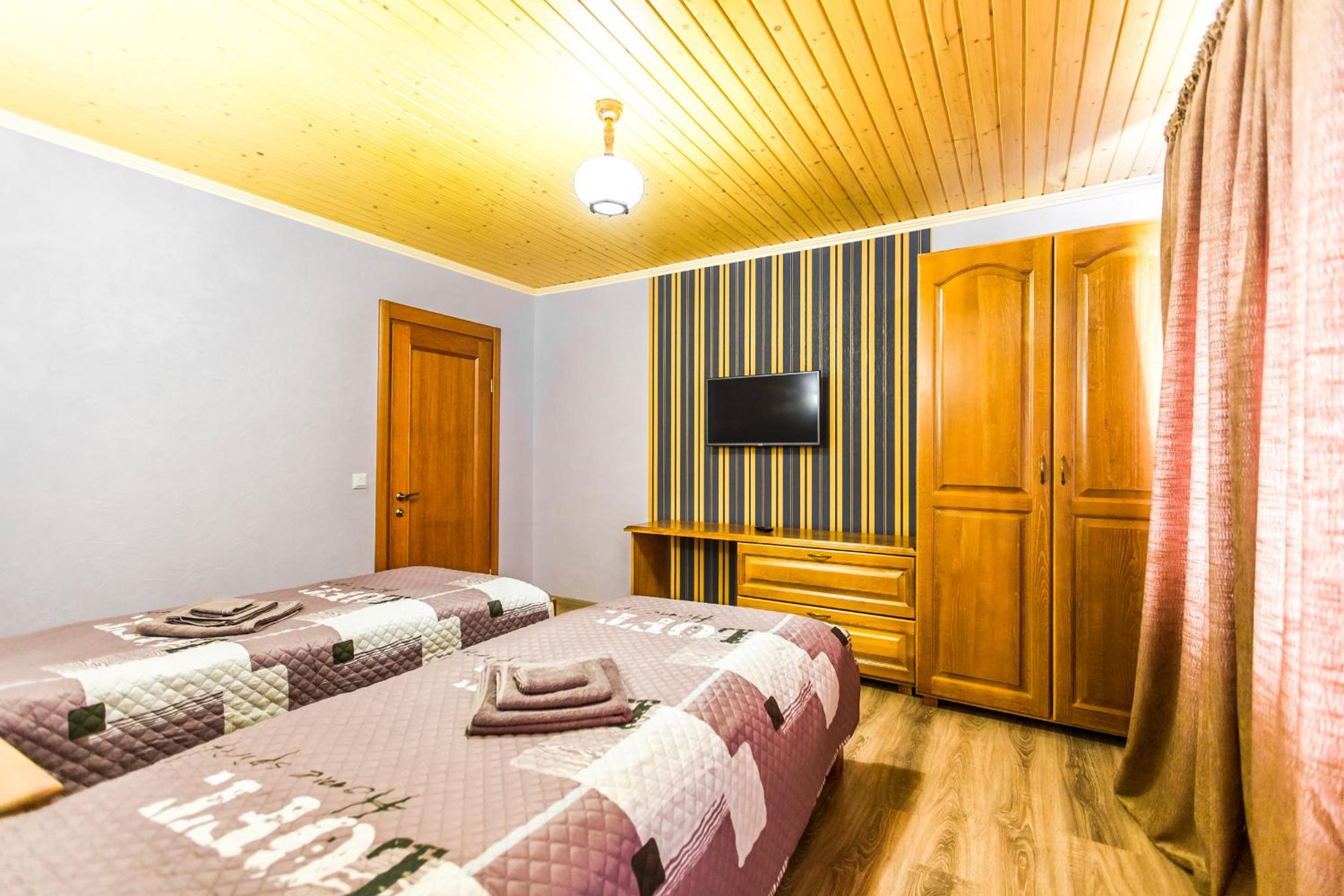 Large Twin Room photo 2