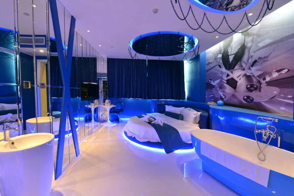 Premium Double Room with Round Bed photo 3