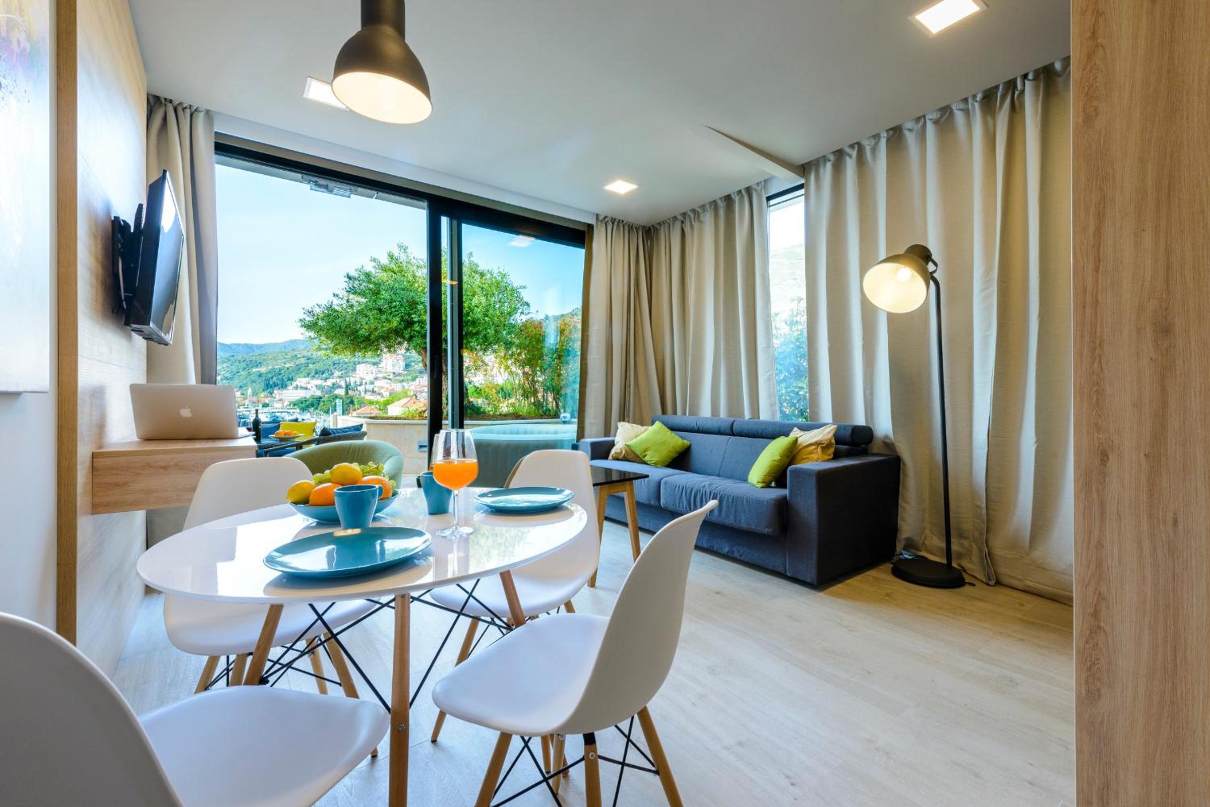 One-Bedroom Apartment with Terrace, Hot Tub and Sea View photo 1